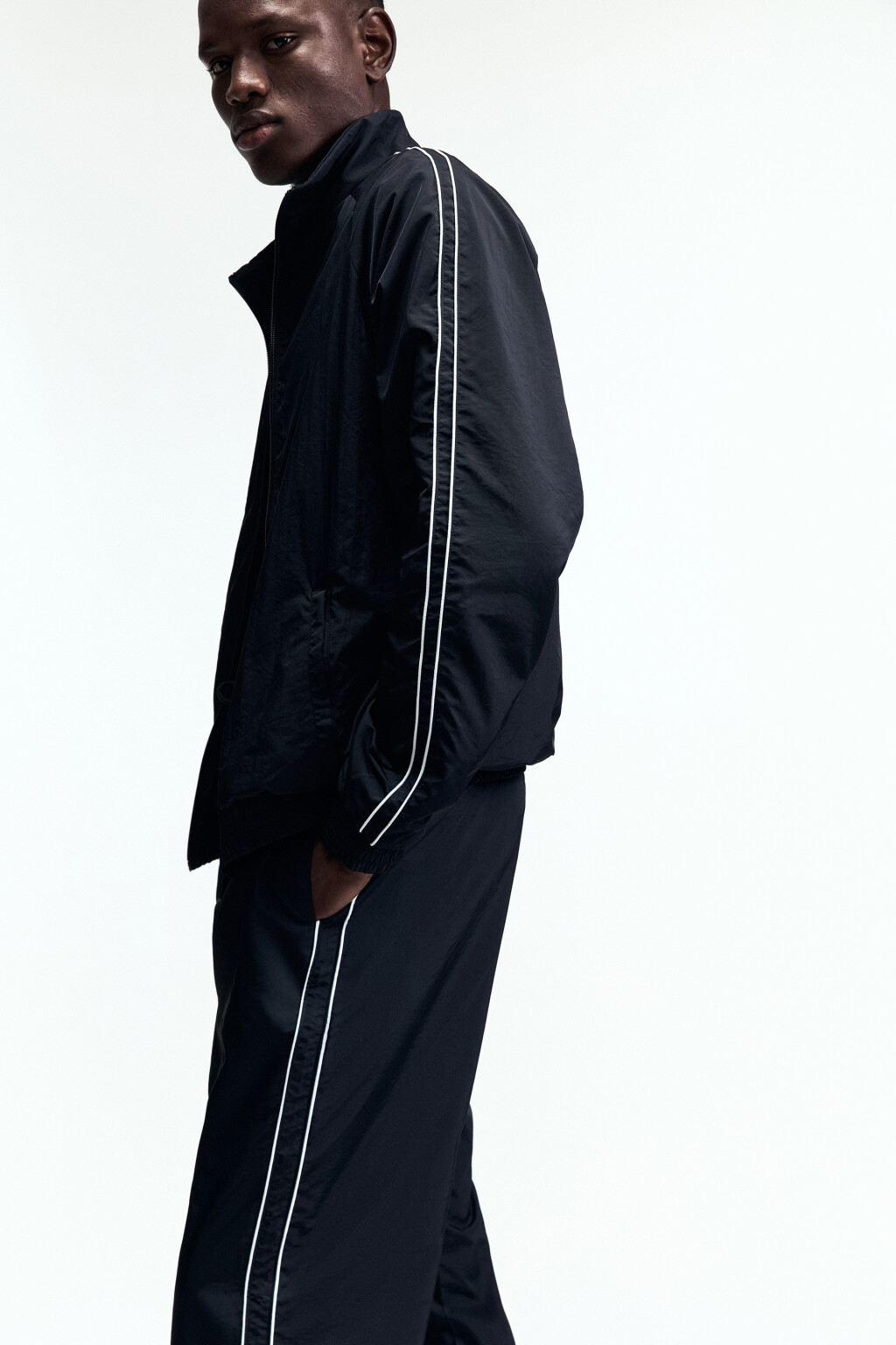 Куртка-олимпийка спортивная с лампасами - цвет черный - 1