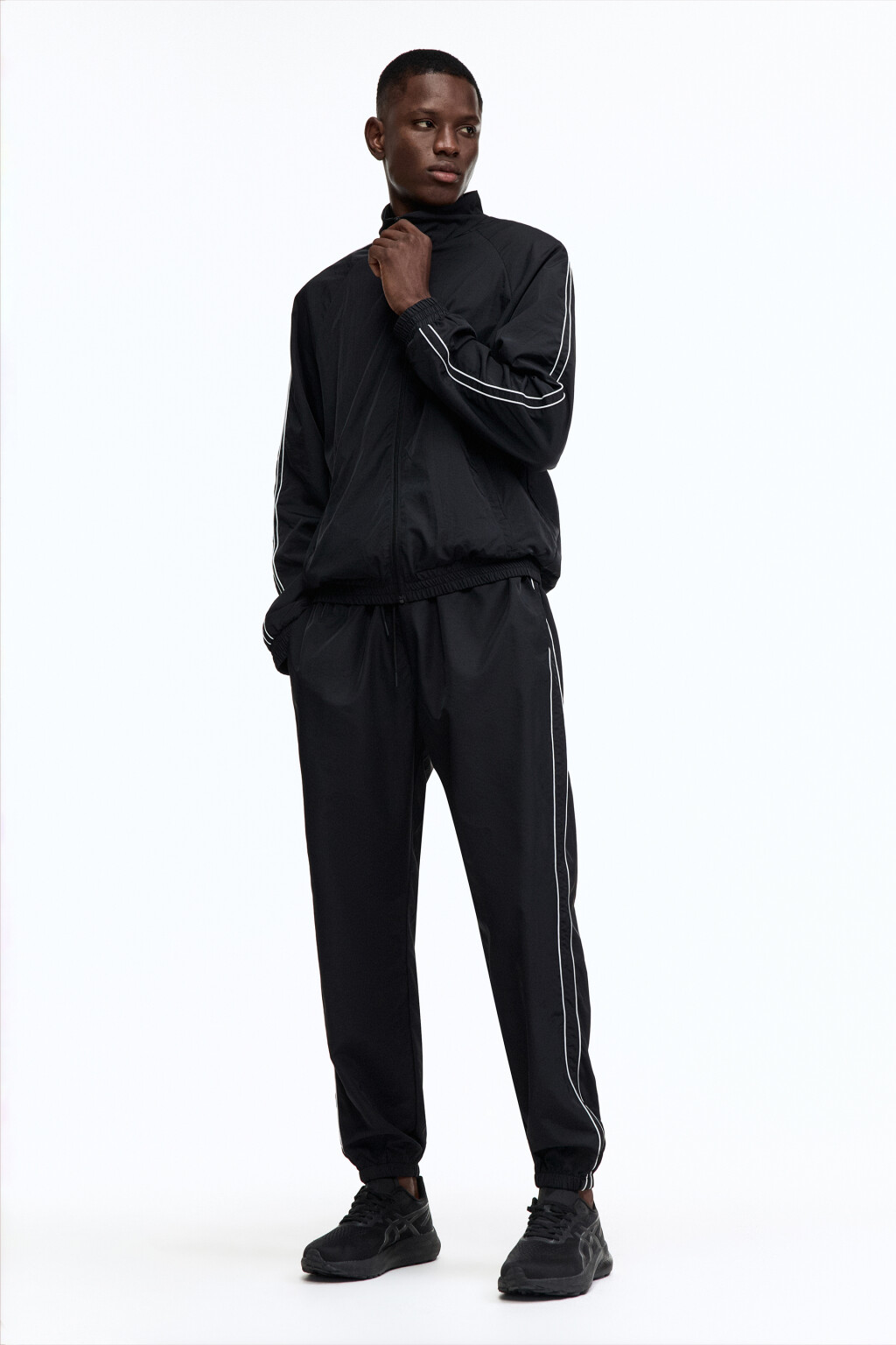 Куртка-олимпийка спортивная с лампасами - цвет черный - 5