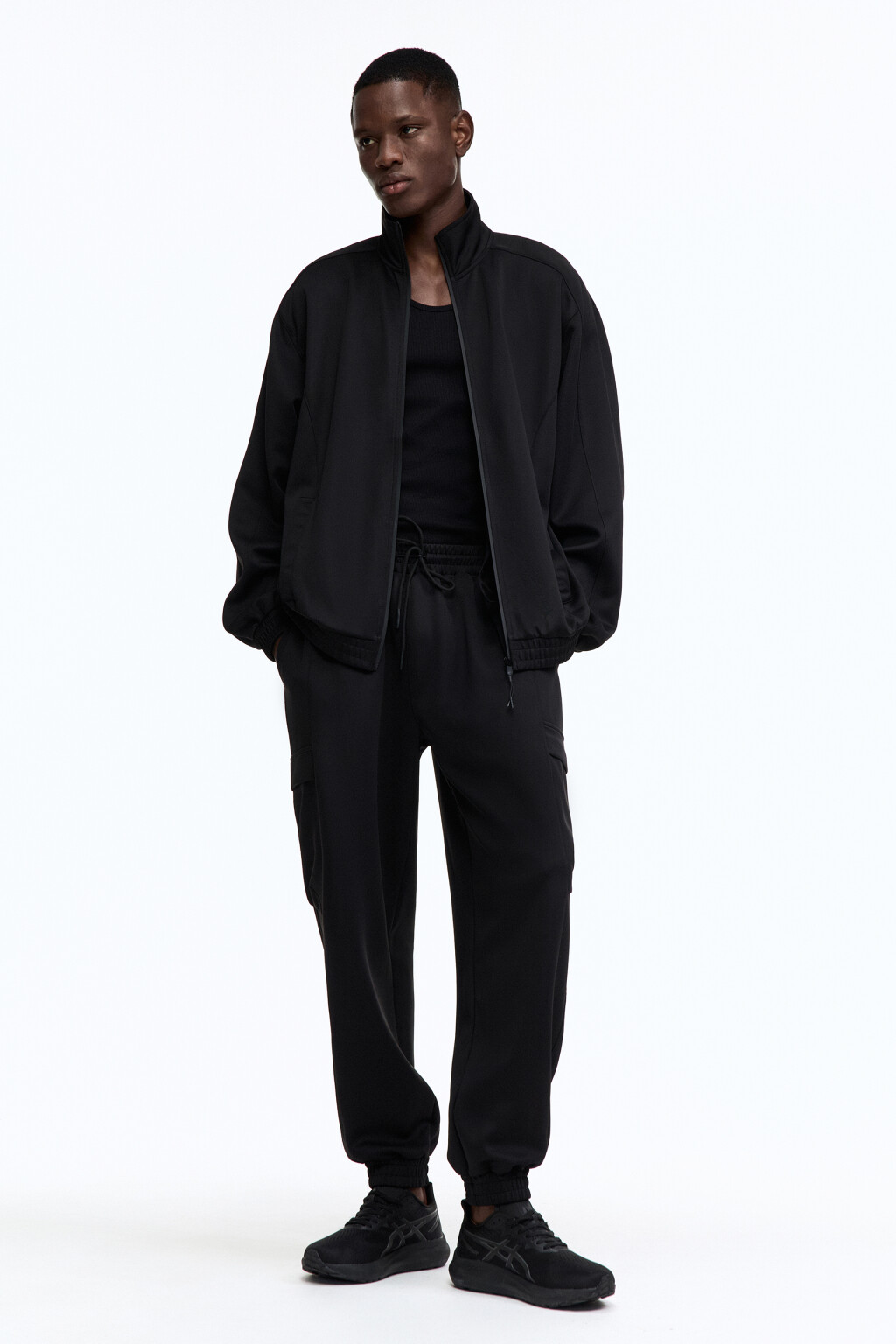 Брюки-джоггеры спортивные с накладными карманами - цвет черный - 5