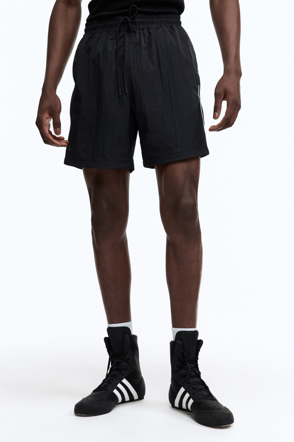Шорты спортивные с лампасами - цвет черный - 2