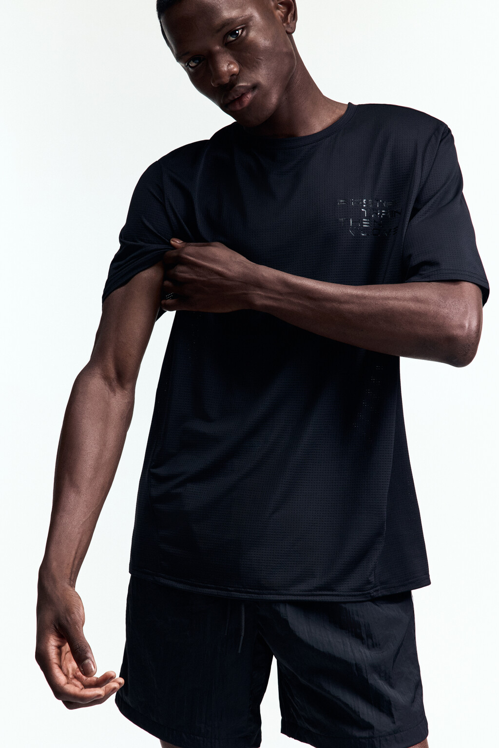 Футболка спортивная сетчатая с надписью - цвет черный - 1