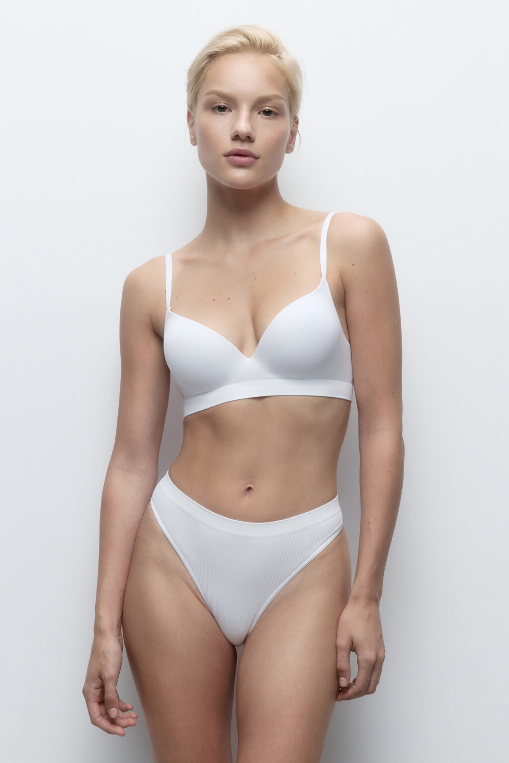 Бюстгальтер-планж с плотными чашками - цвет белый - 4