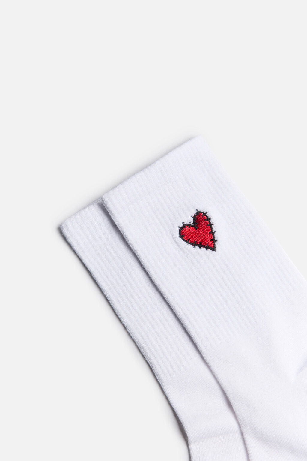 Носки высокие с вышитым сердечком - цвет белый - 2