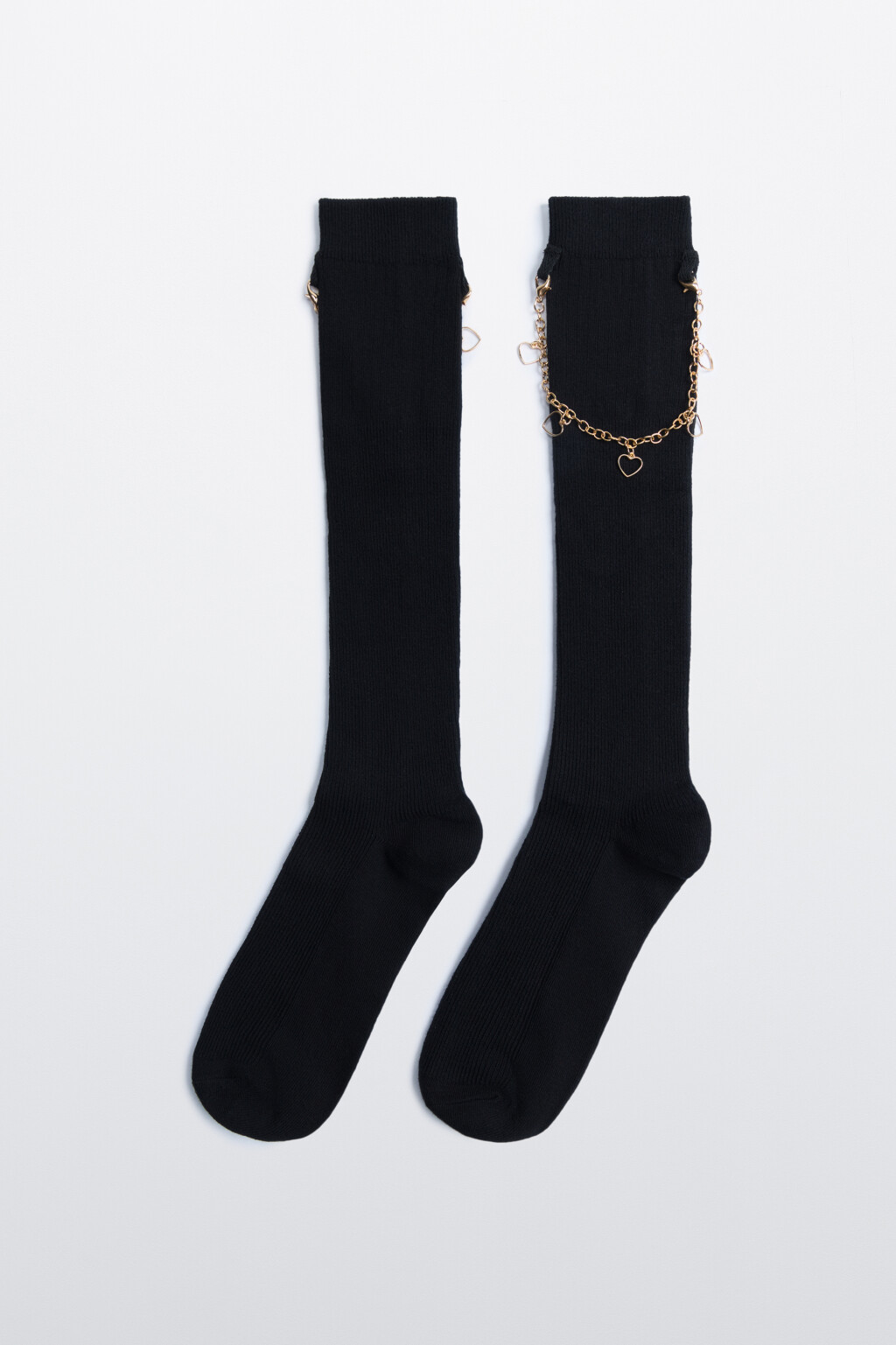 Гольфы в рубчик с цепочкой и подвесками - цвет черный - 1