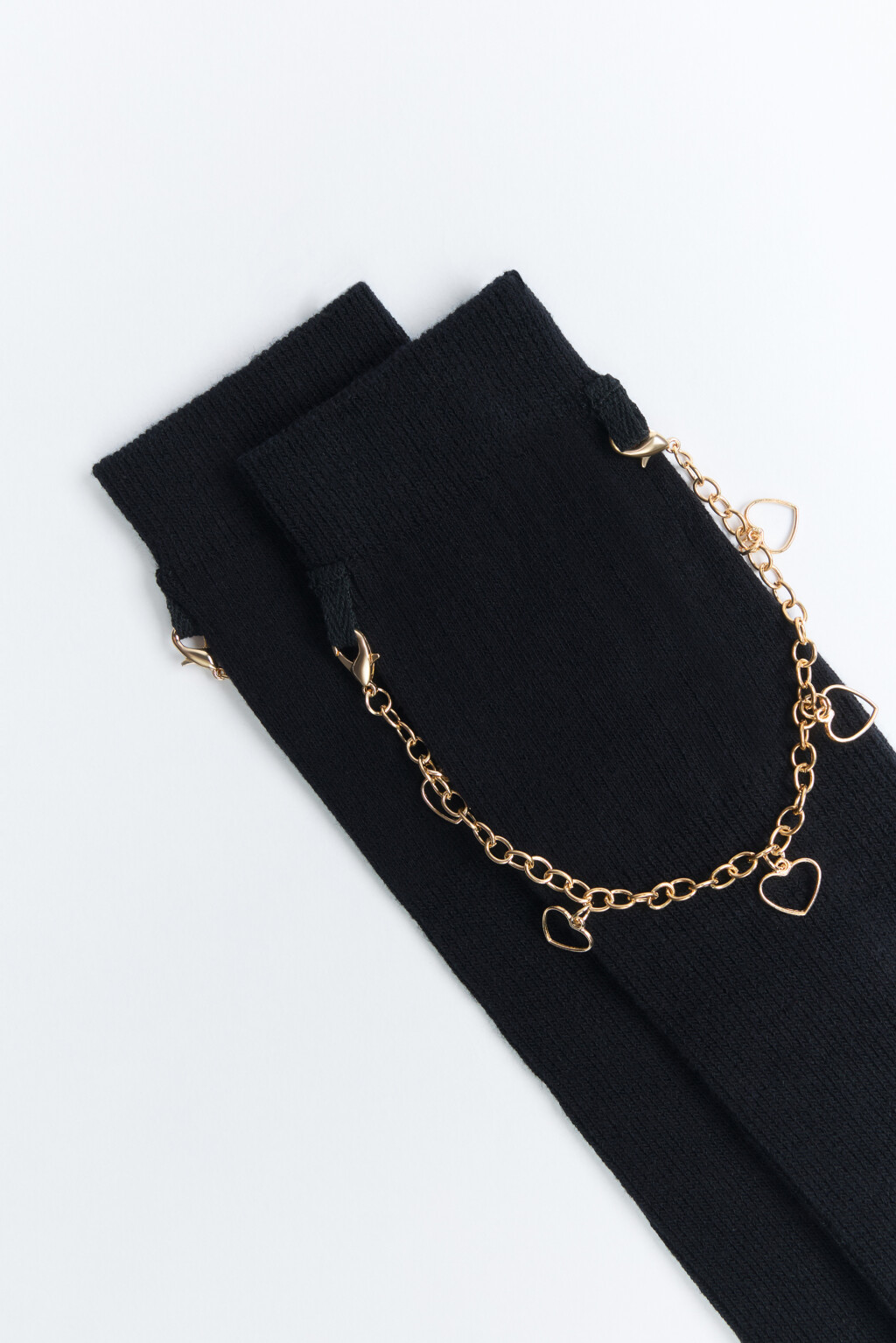 Гольфы в рубчик с цепочкой и подвесками - цвет черный - 2