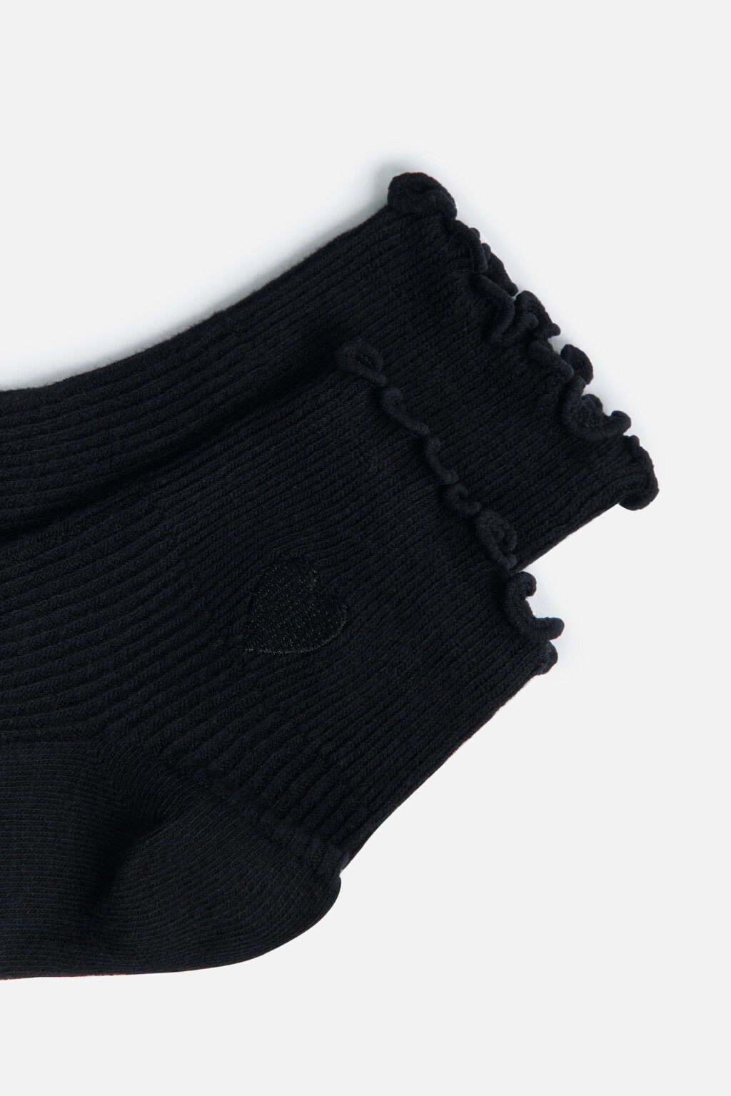 Носки короткие с оборками и сердечком - цвет черный - 2
