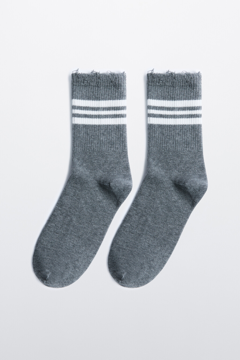 Носки высокие с рваными краями - цвет серый - 1