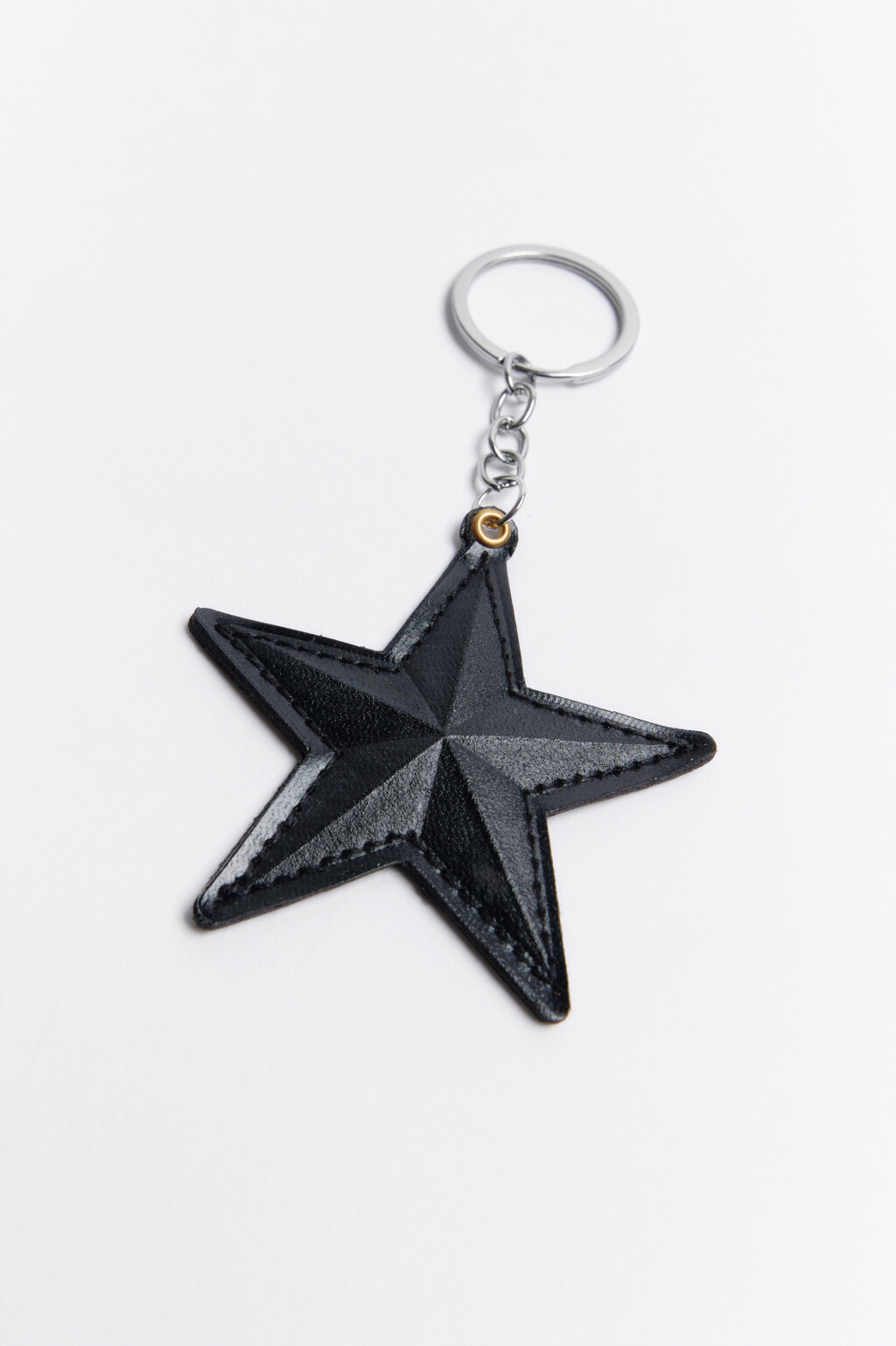 Брелок со звездой из искусственной кожи - цвет черный - 2