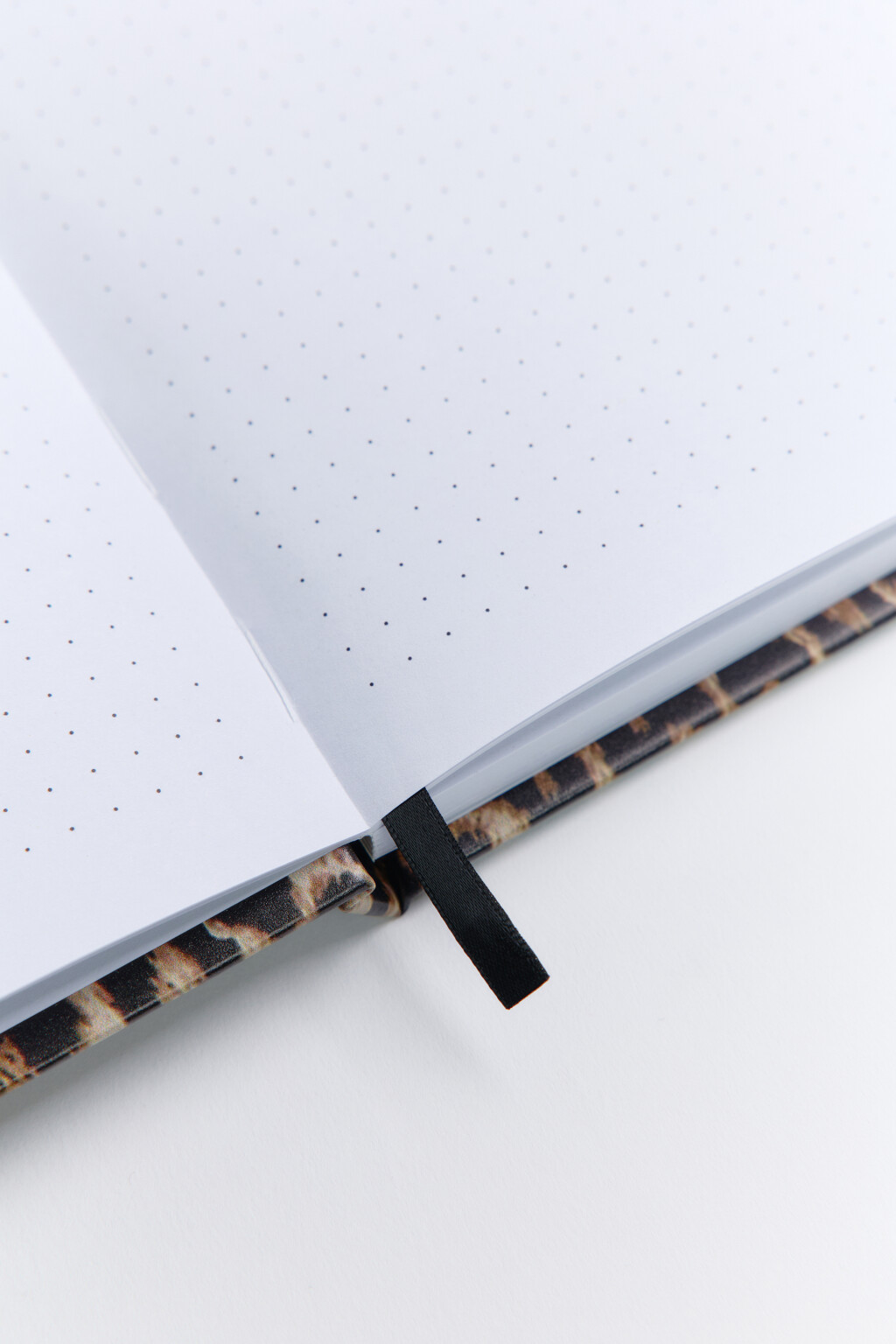 Блокнот леопардовый с закладкой - цвет черный - 2