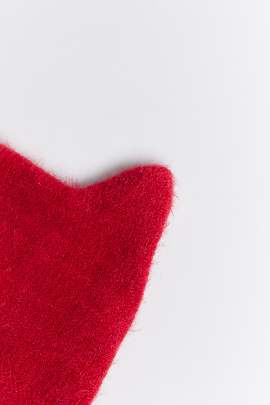 Шапка-чепчик с ушками и завязками - цвет красный - 2