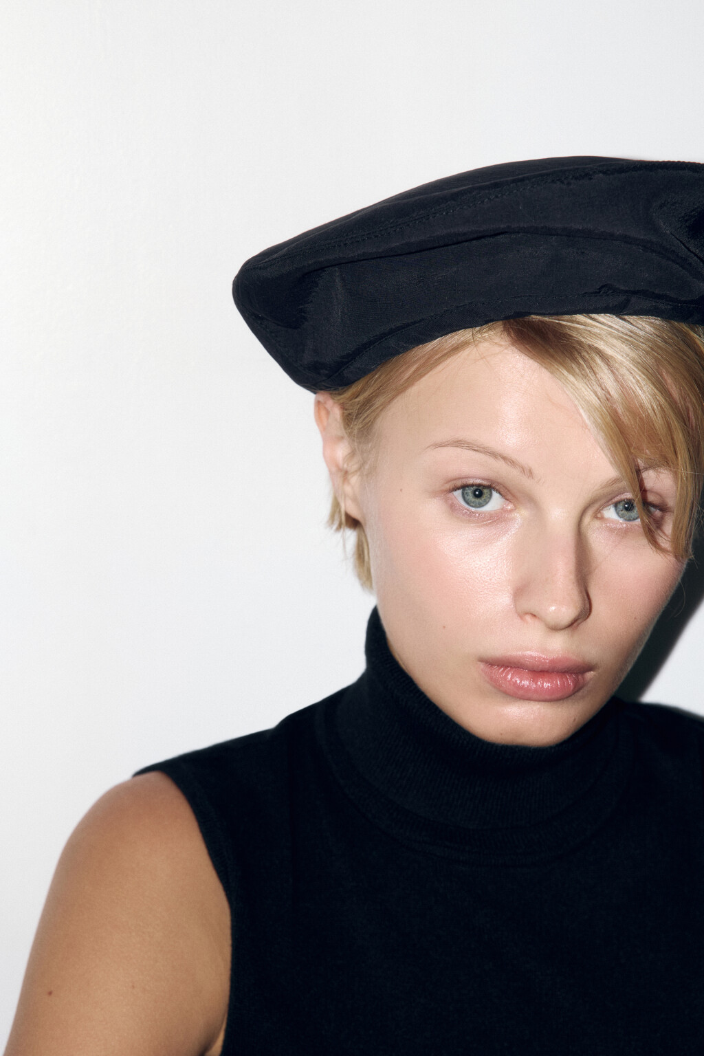 Берет текстильный со шнурком - цвет черный - 4