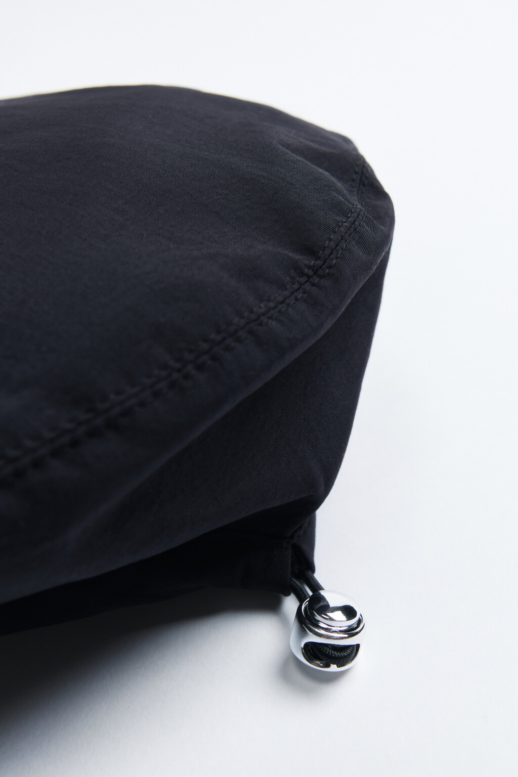 Берет текстильный со шнурком - цвет черный - 2