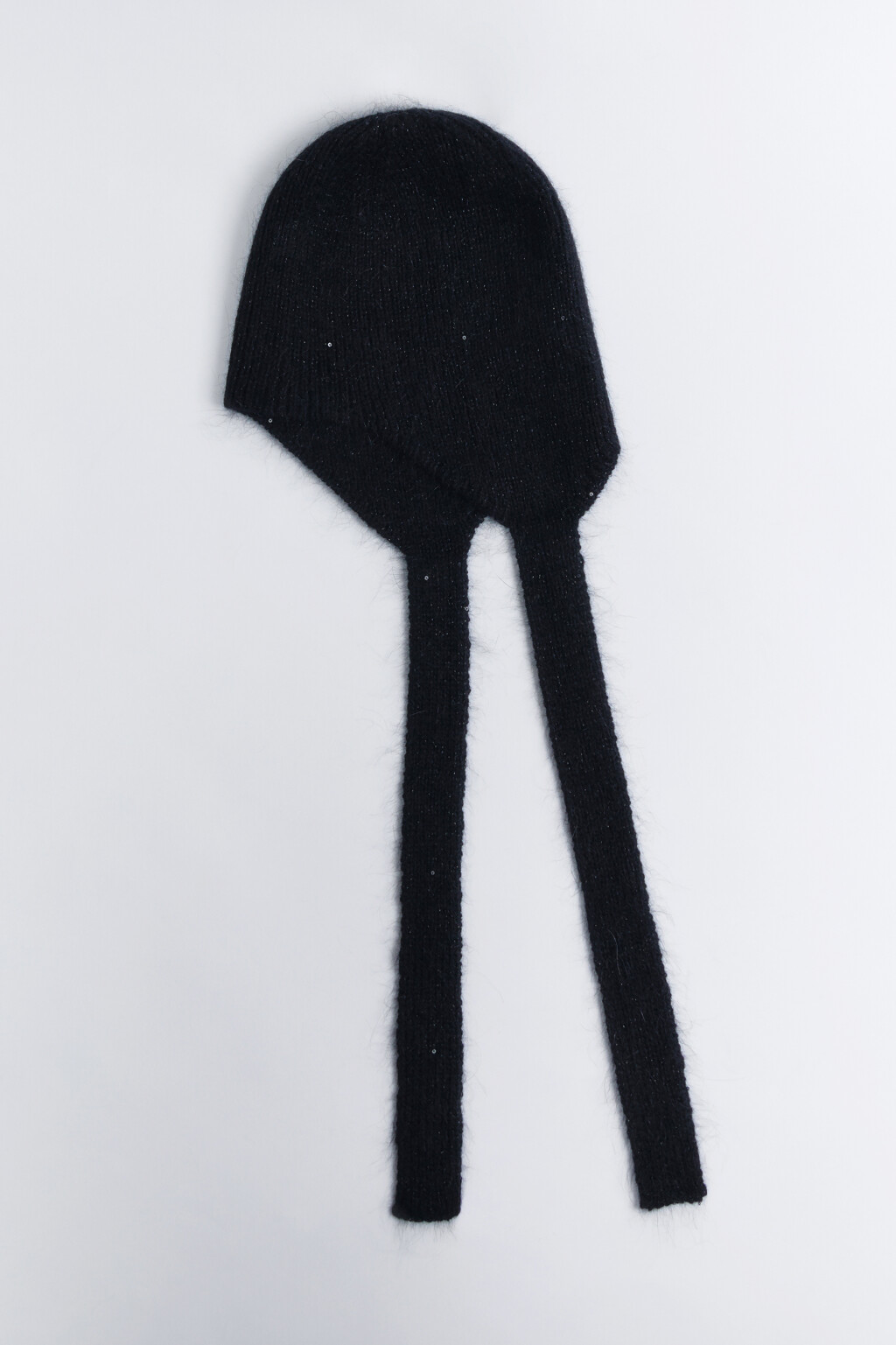 Шапка-чепчик с завязками и люрексом - цвет черный - 2