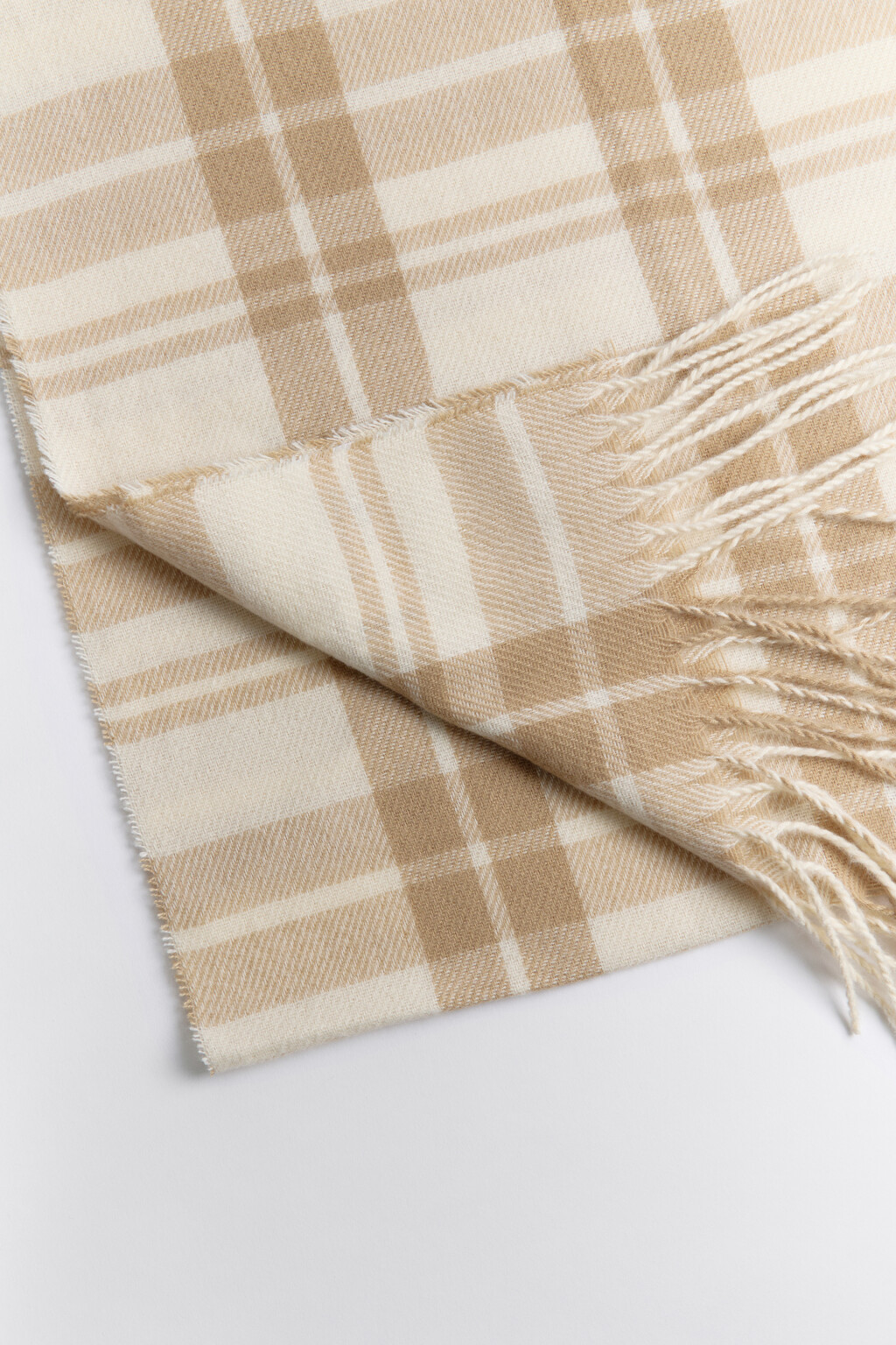 Шарф тонкий клетчатый с бахромой - цвет бежевый - 2