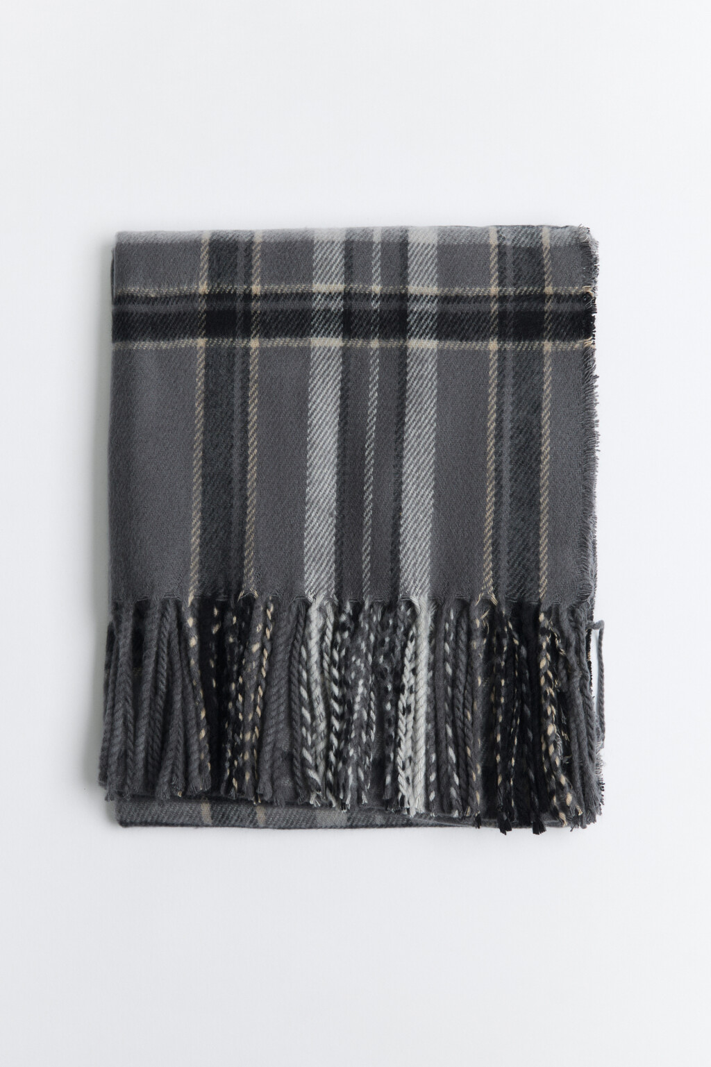 Шарф тонкой вязки клетчатый с бахромой - цвет черный - 2