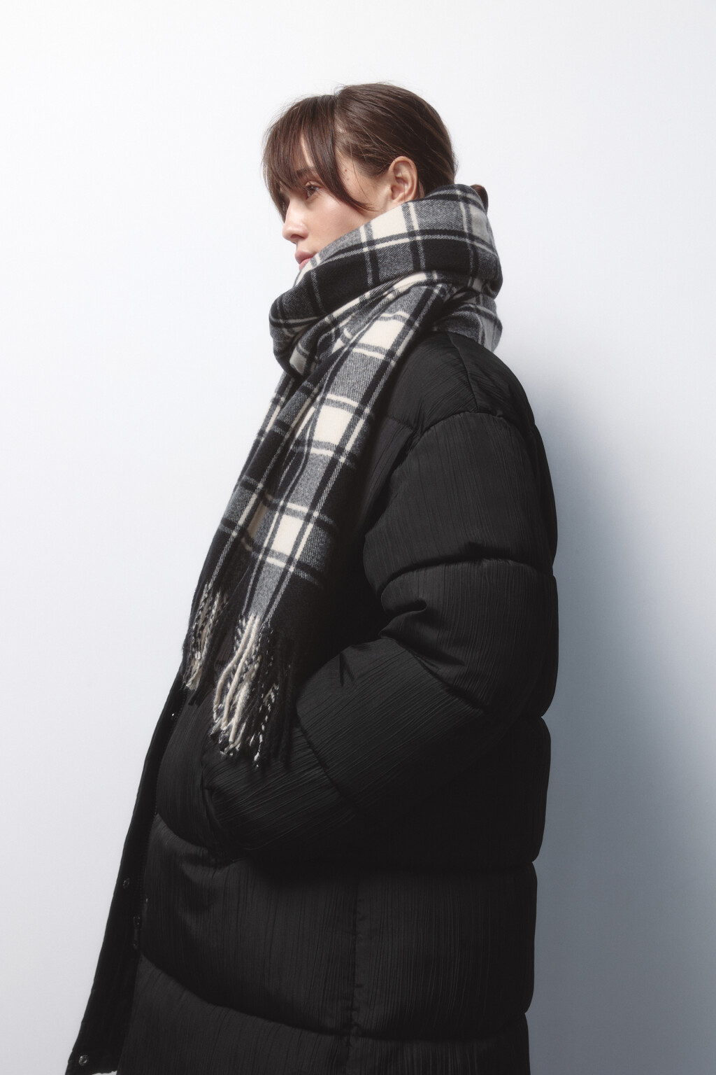 Шарф тонкой вязки клетчатый с бахромой - цвет бежевый - 3