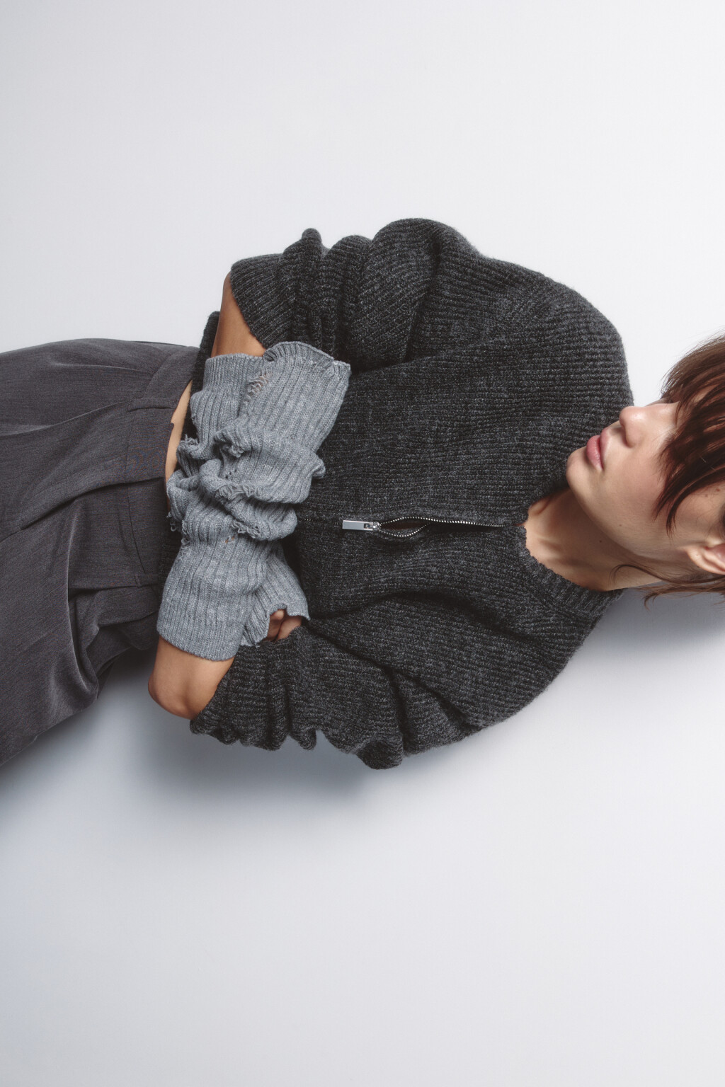 Гетры высокие рваные в рубчик с оборками - цвет серый - 3