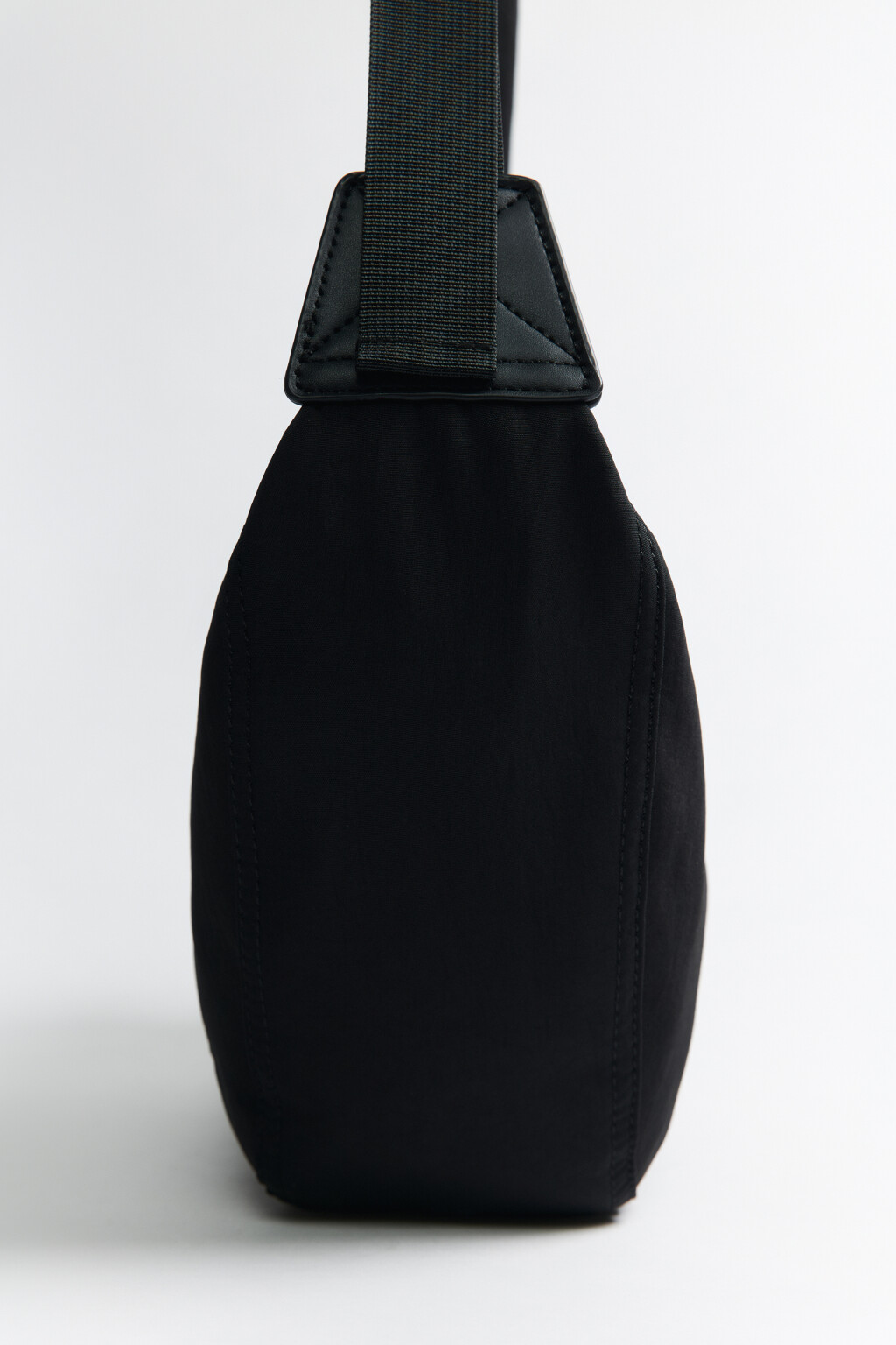 Сумка-бананка текстильная с ремнем через плечо - цвет черный - 3