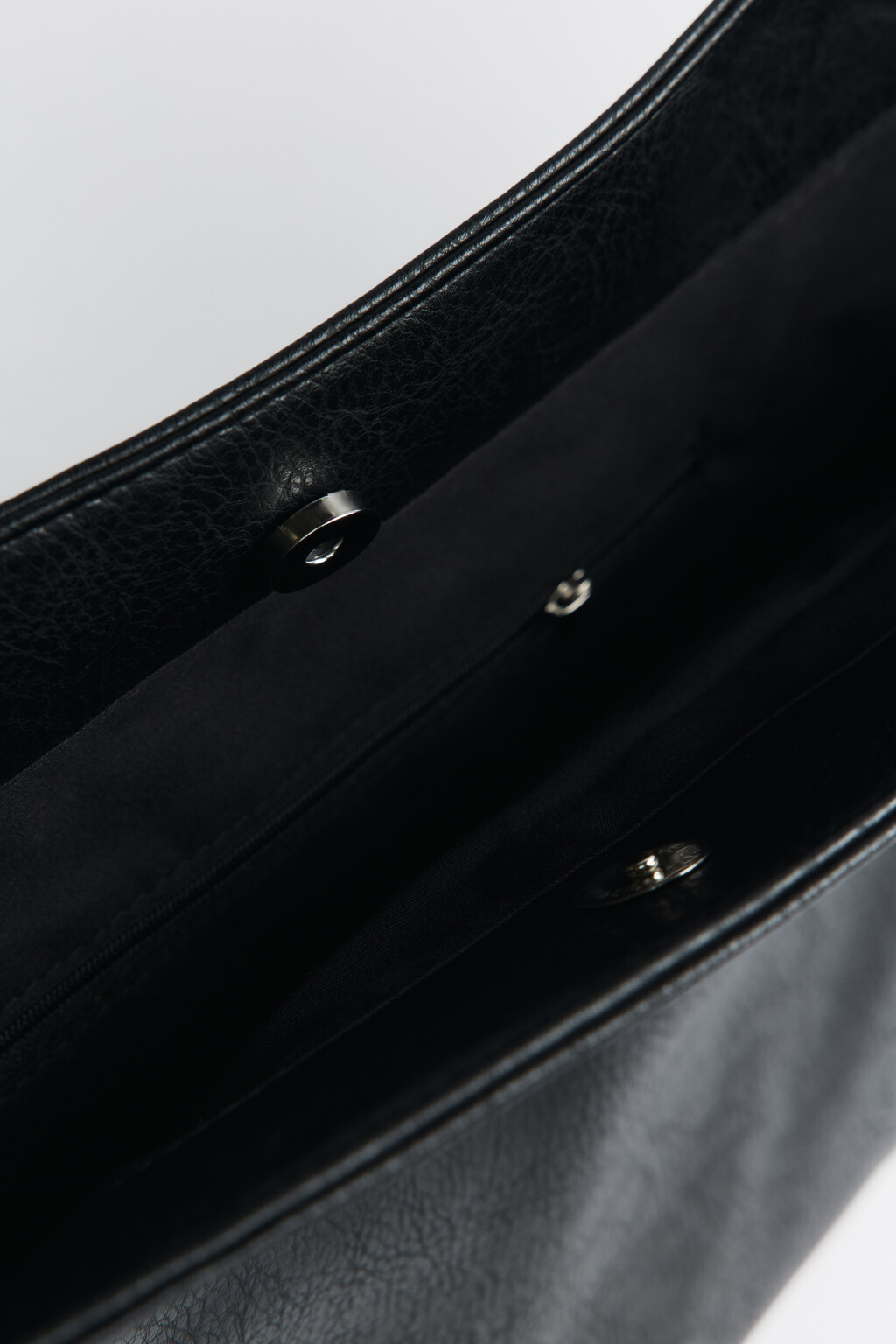Сумка-шоппер из искусственной кожи - цвет черный - 2