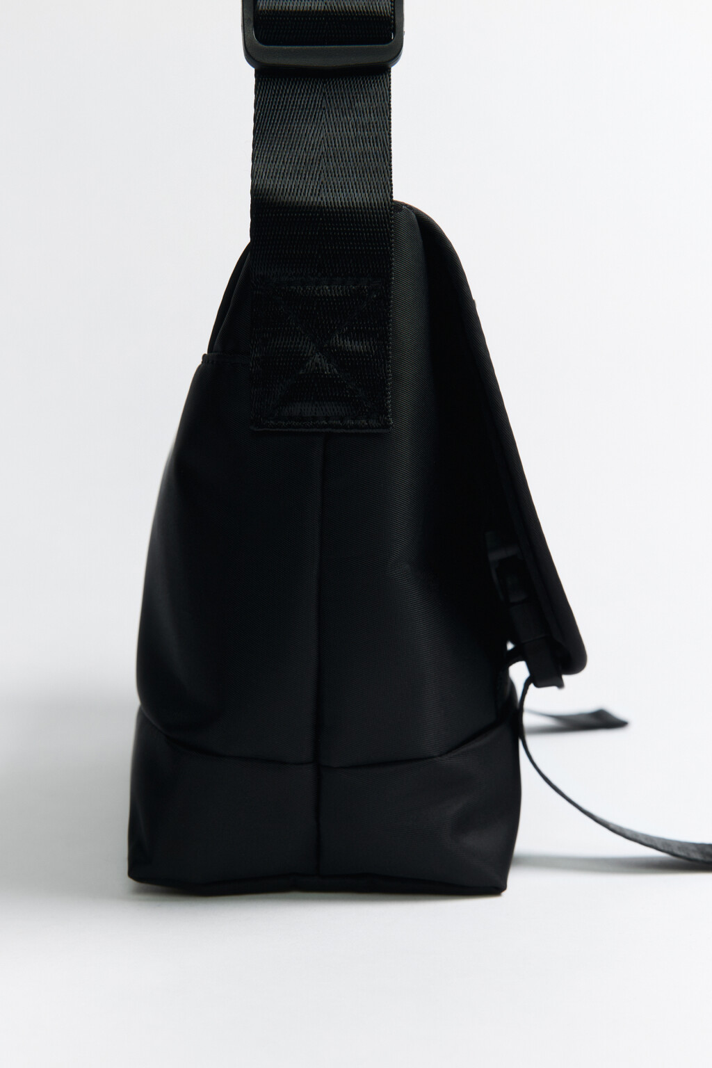 Сумка-планшет текстильная с ремнем через плечо - цвет черный - 3