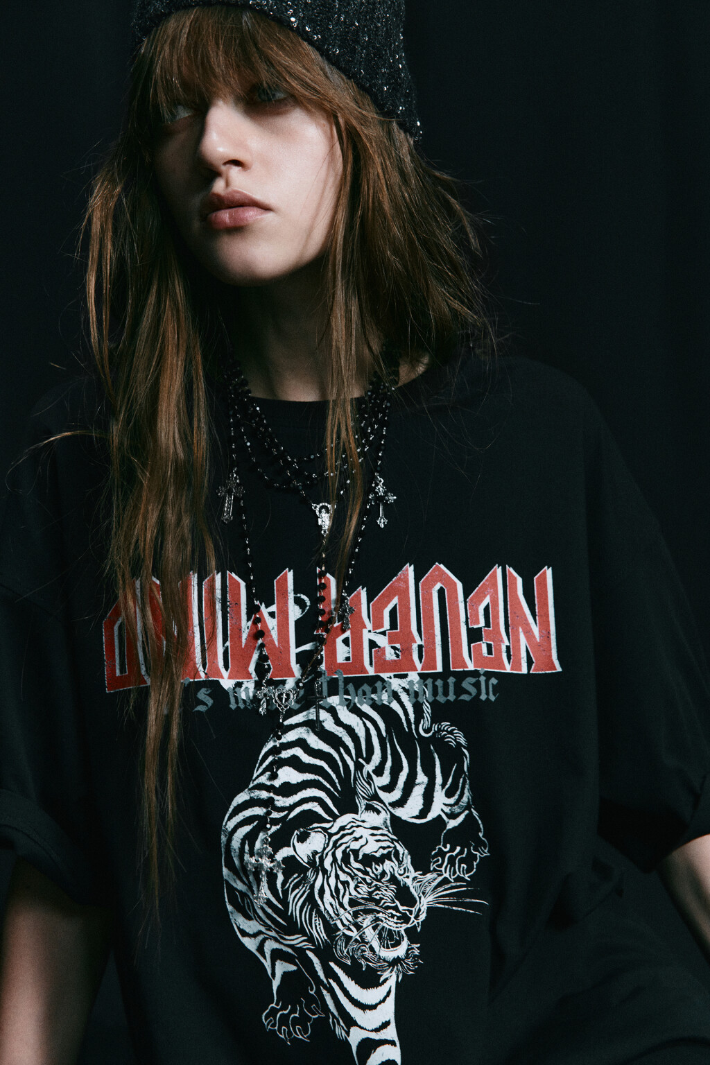 Цепочка многослойная с бусинками и крестами - цвет черный - 1