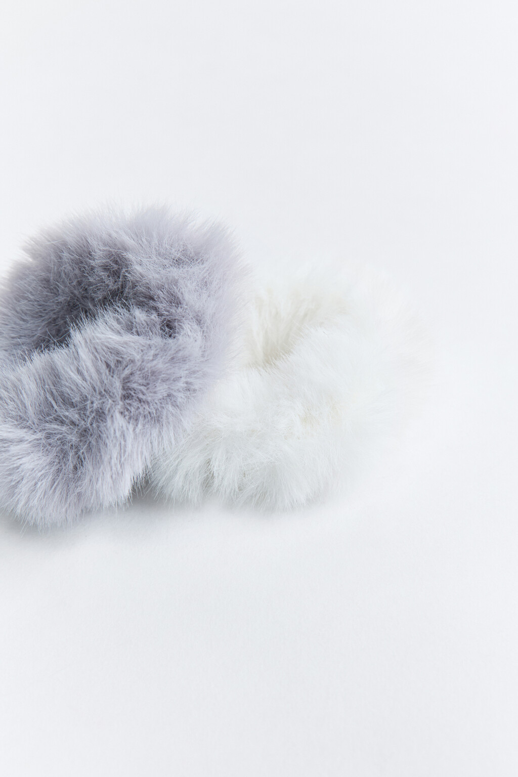 Набор резинок для волос пушистых (2 штуки) - цвет бежевый - 2