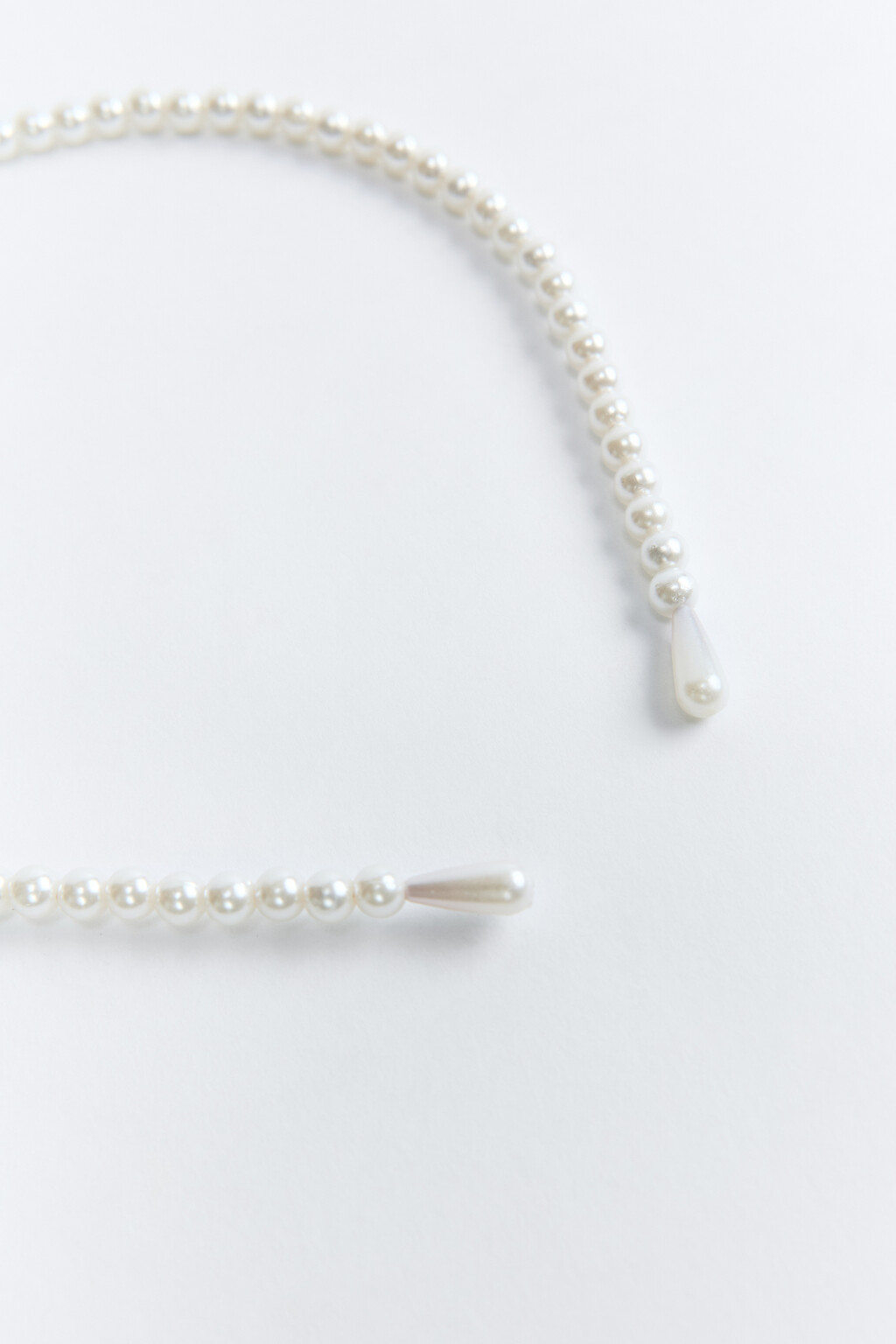 Ободок для волос с жемчужным бисером - цвет белый - 2