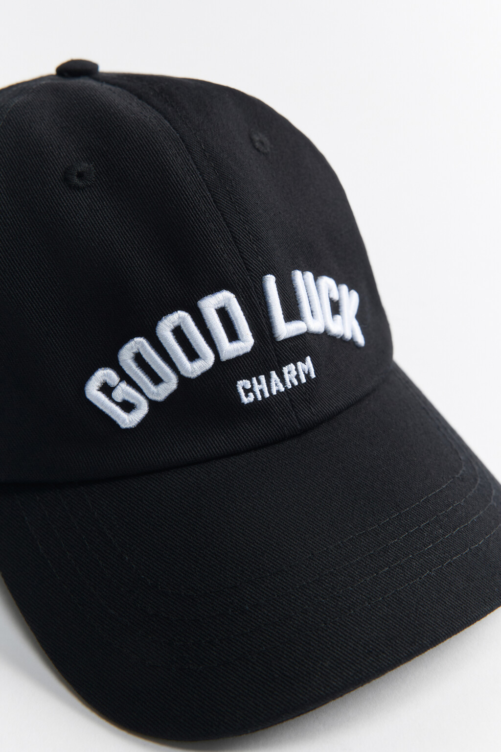 Бейсболка хлопковая с вышитой надписью - цвет черный - 3