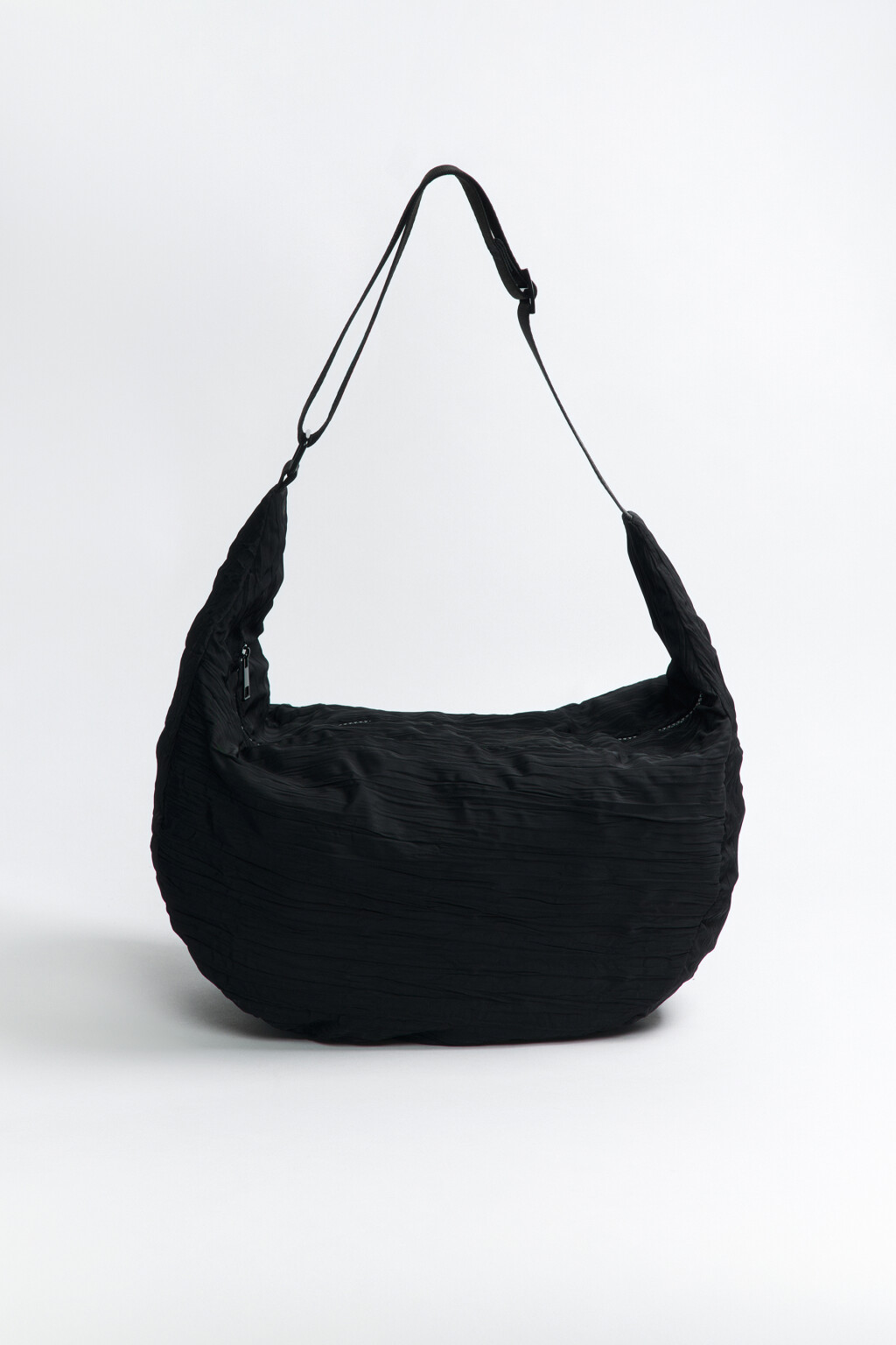 Сумка-кроссбоди из плиссированной ткани - цвет черный - 3