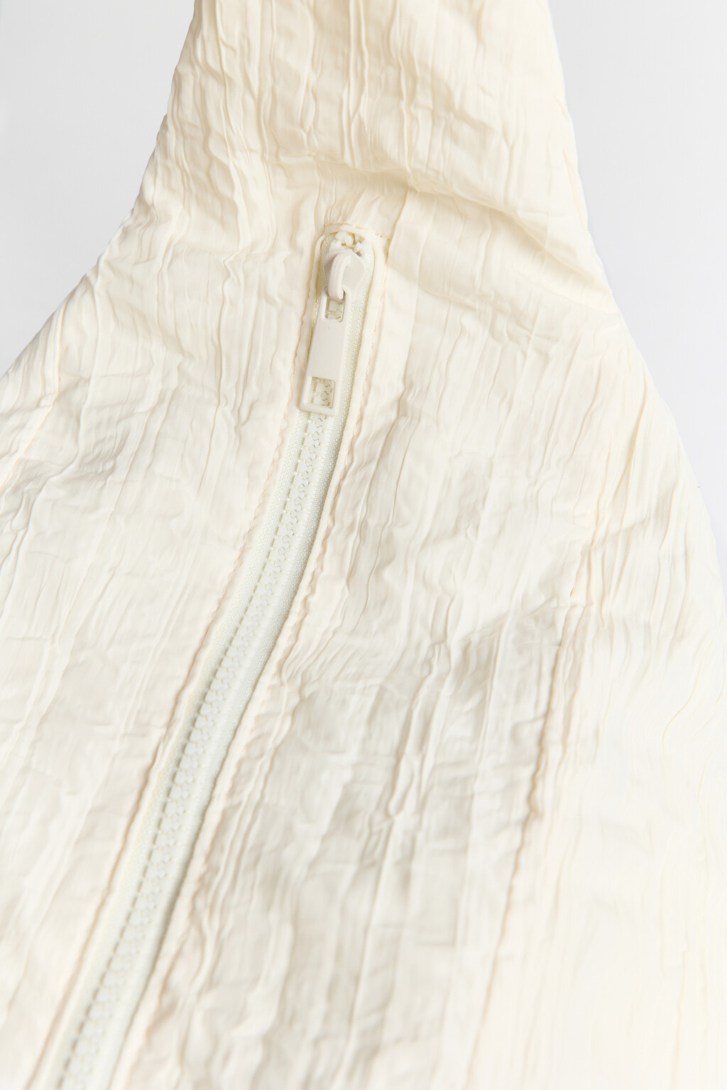 Сумка-кроссбоди из плиссированной ткани - цвет бежевый - 4