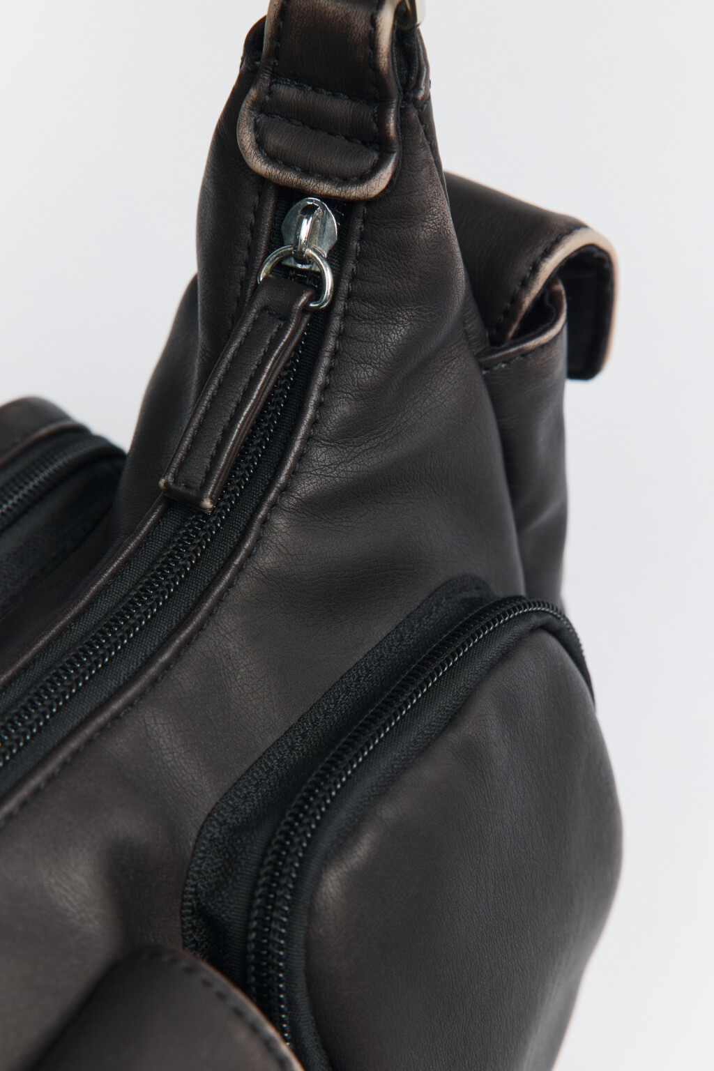 Сумка-багет с карманами и состаренным эффектом - цвет коричневый - 4