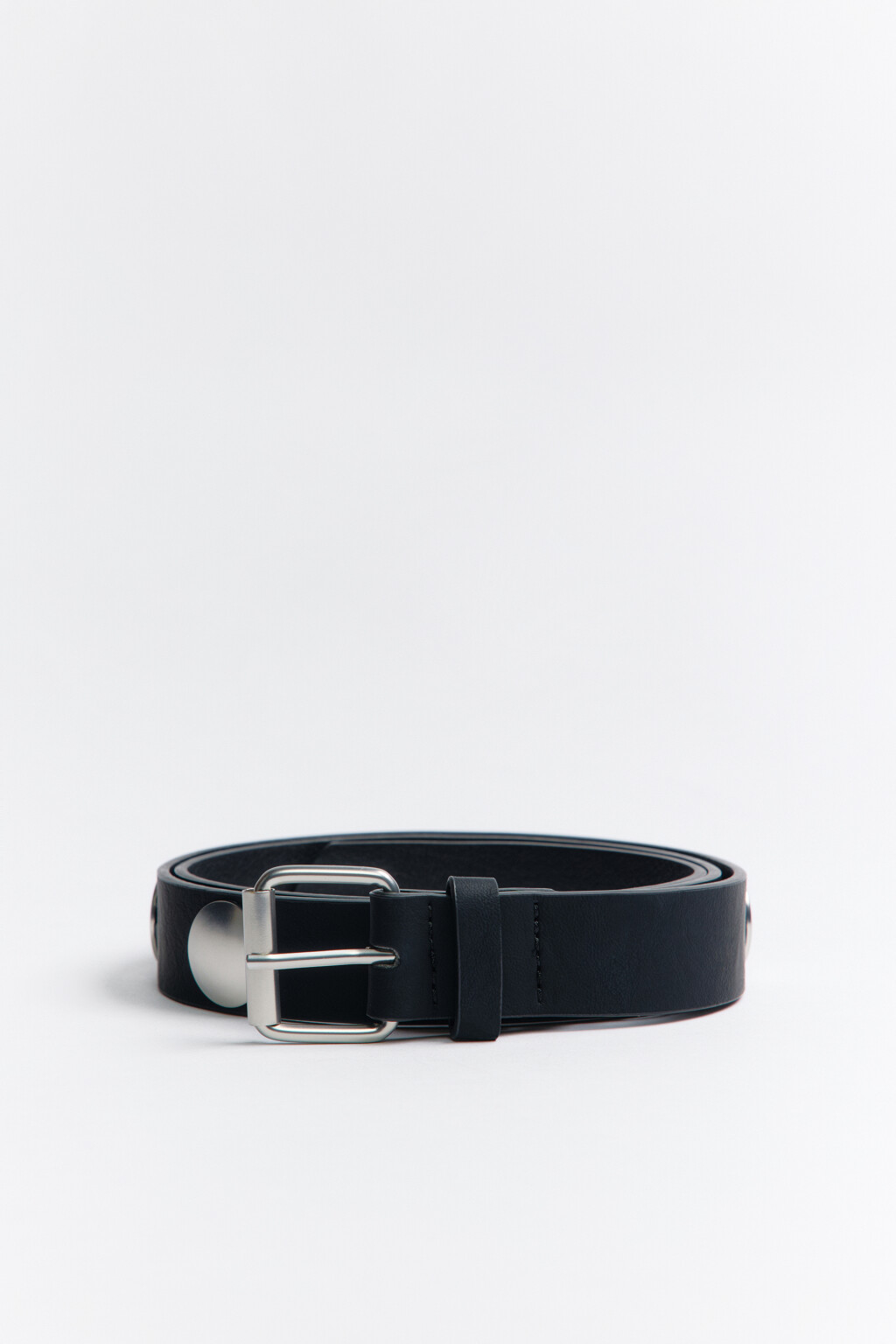 Ремень брючный с металлическим декором - цвет черный - 2