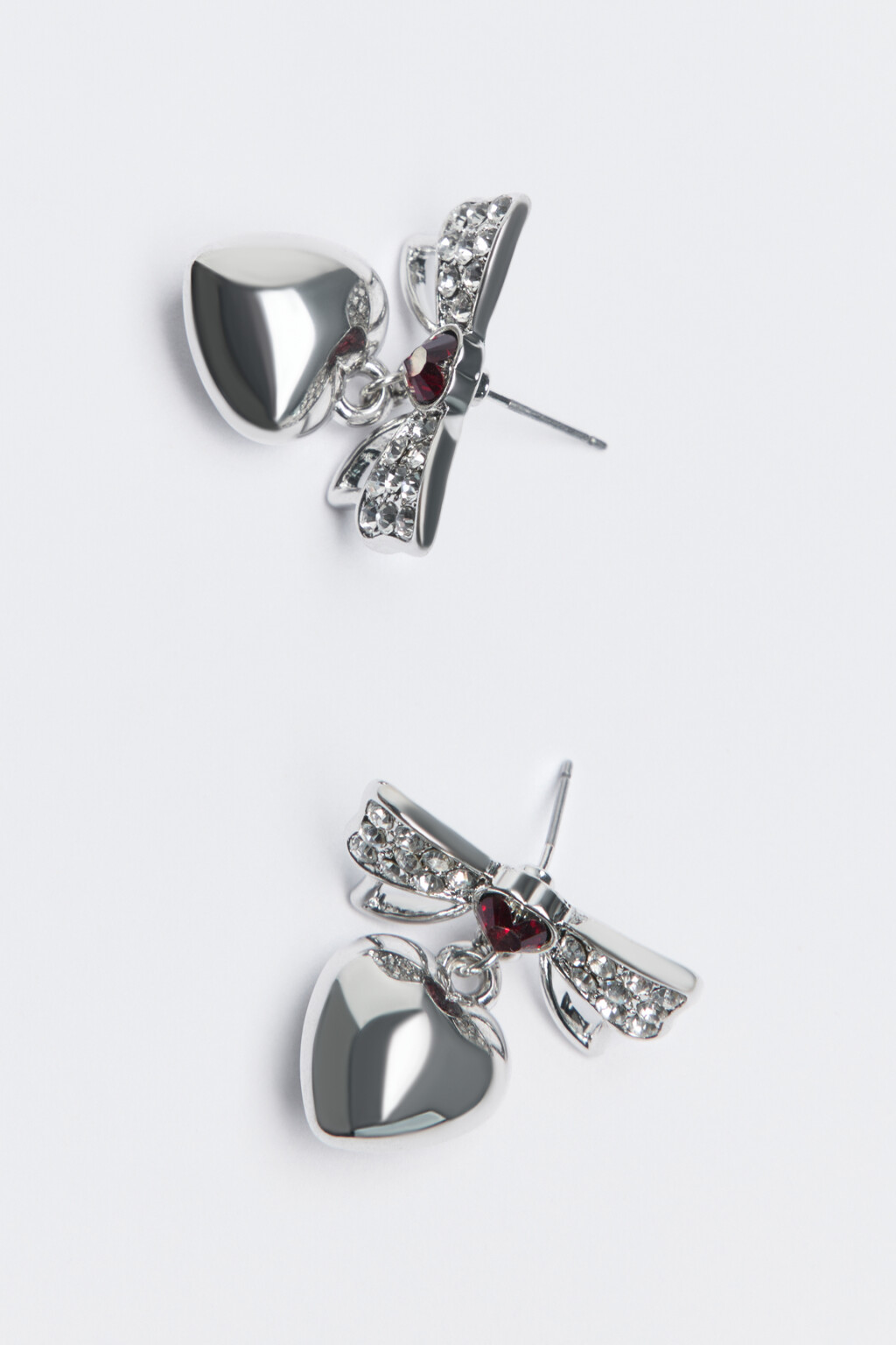 Серьги-бантики со стразами и сердечками - цвет серый - 2