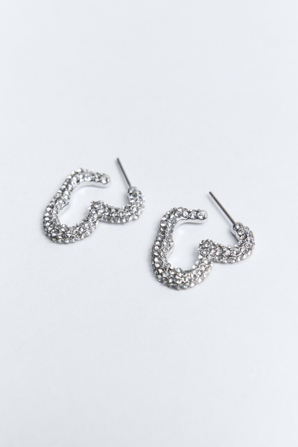 Серьги-полукольца в виде сердец со стразами - цвет серый - 2