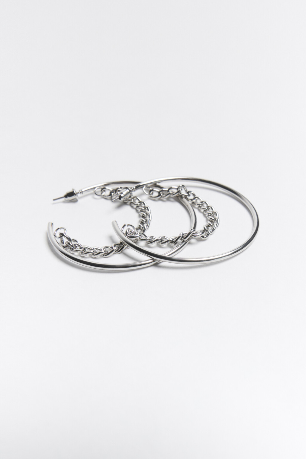 Серьги-полукольца серебристые с цепочкой - цвет серый - 2