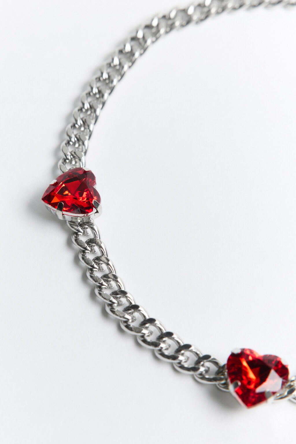 Колье-чокер серебристое с сердечками - цвет серый - 2