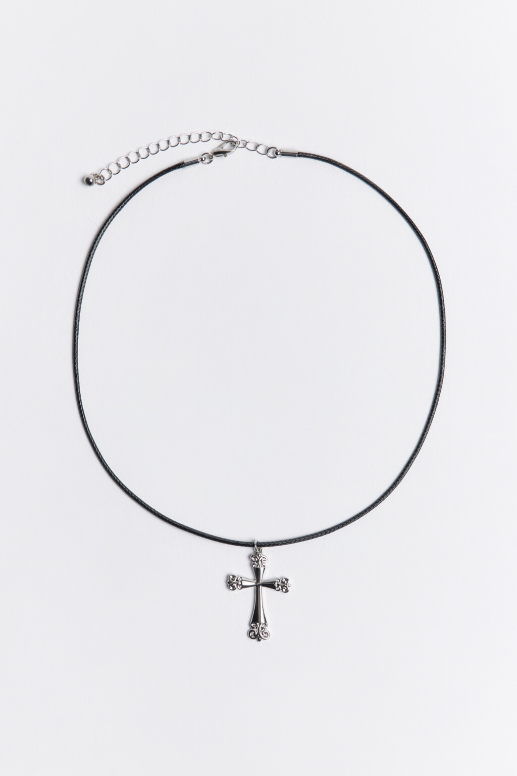 Колье-шнурок с подвеской в виде креста - цвет серый - 1