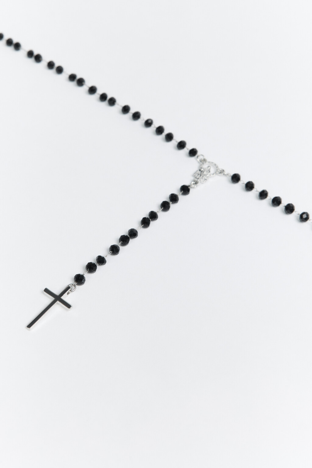 Колье-чокер с длинной подвеской и крестом - цвет серый - 3