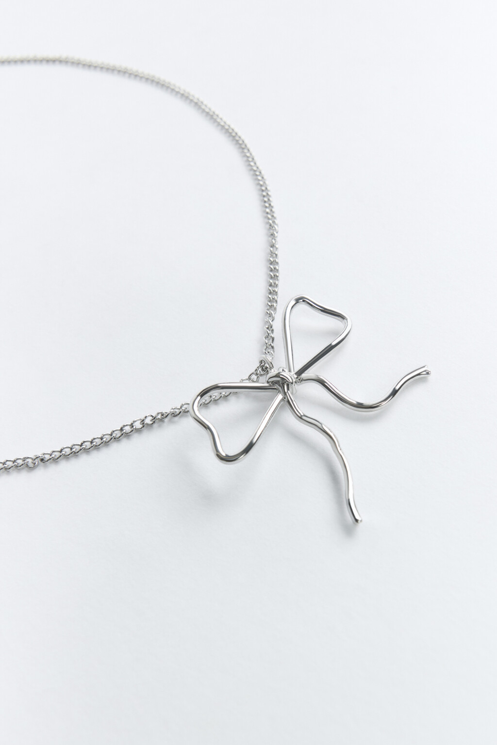 Цепочка на шею с подвеской-бантиком - цвет серый - 2