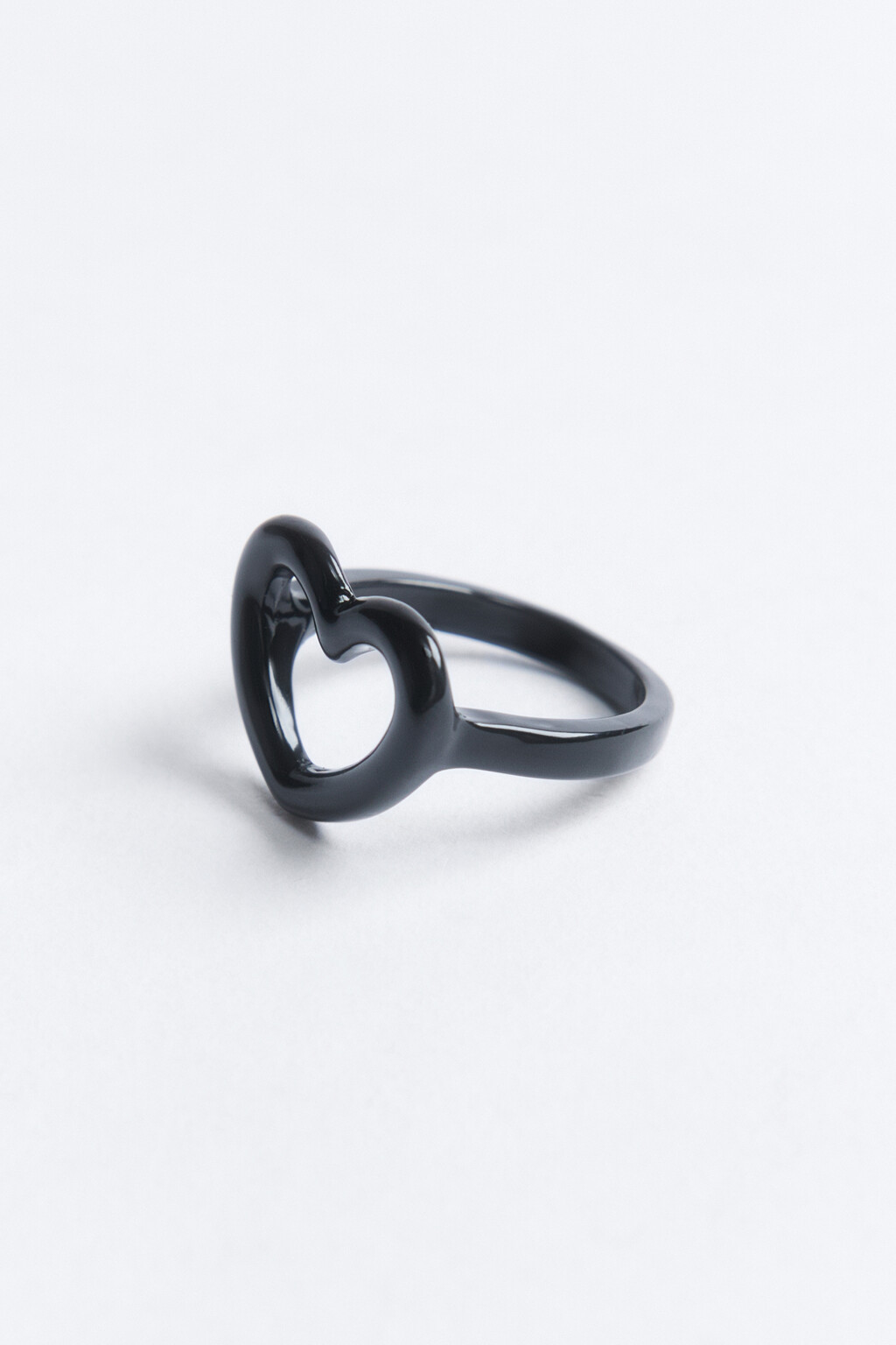 Кольцо гладкое с сердечком - цвет серый - 2