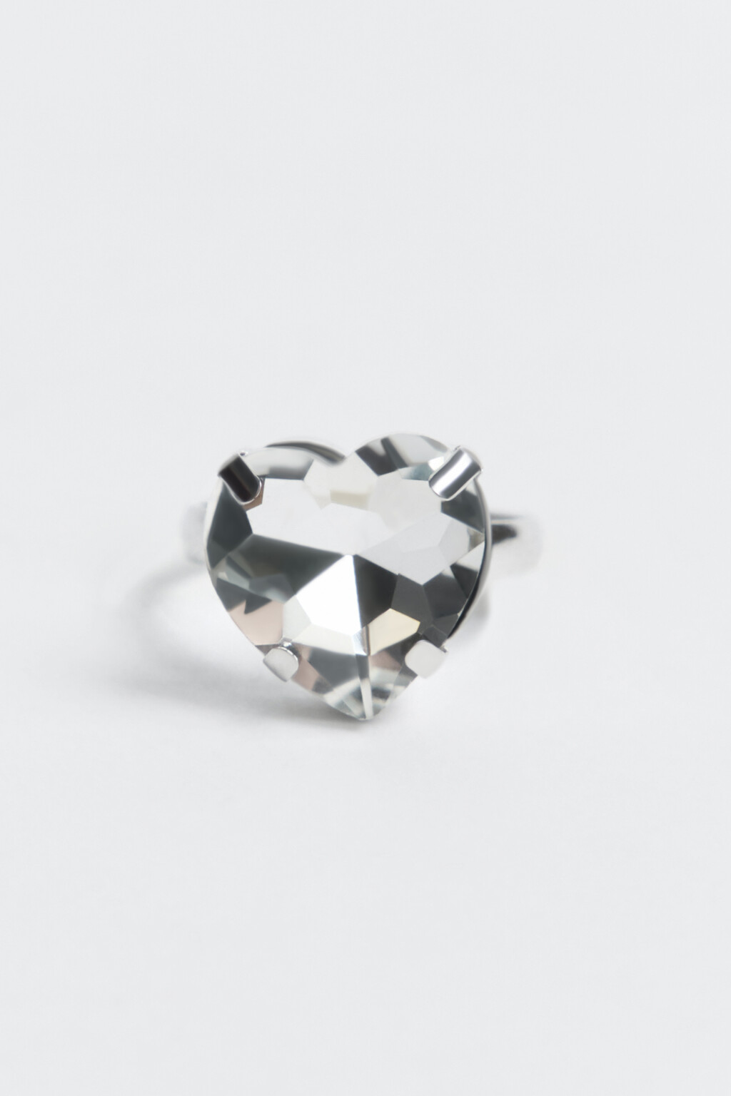Кольцо с крупным кристаллом-сердцем - цвет серый - 1
