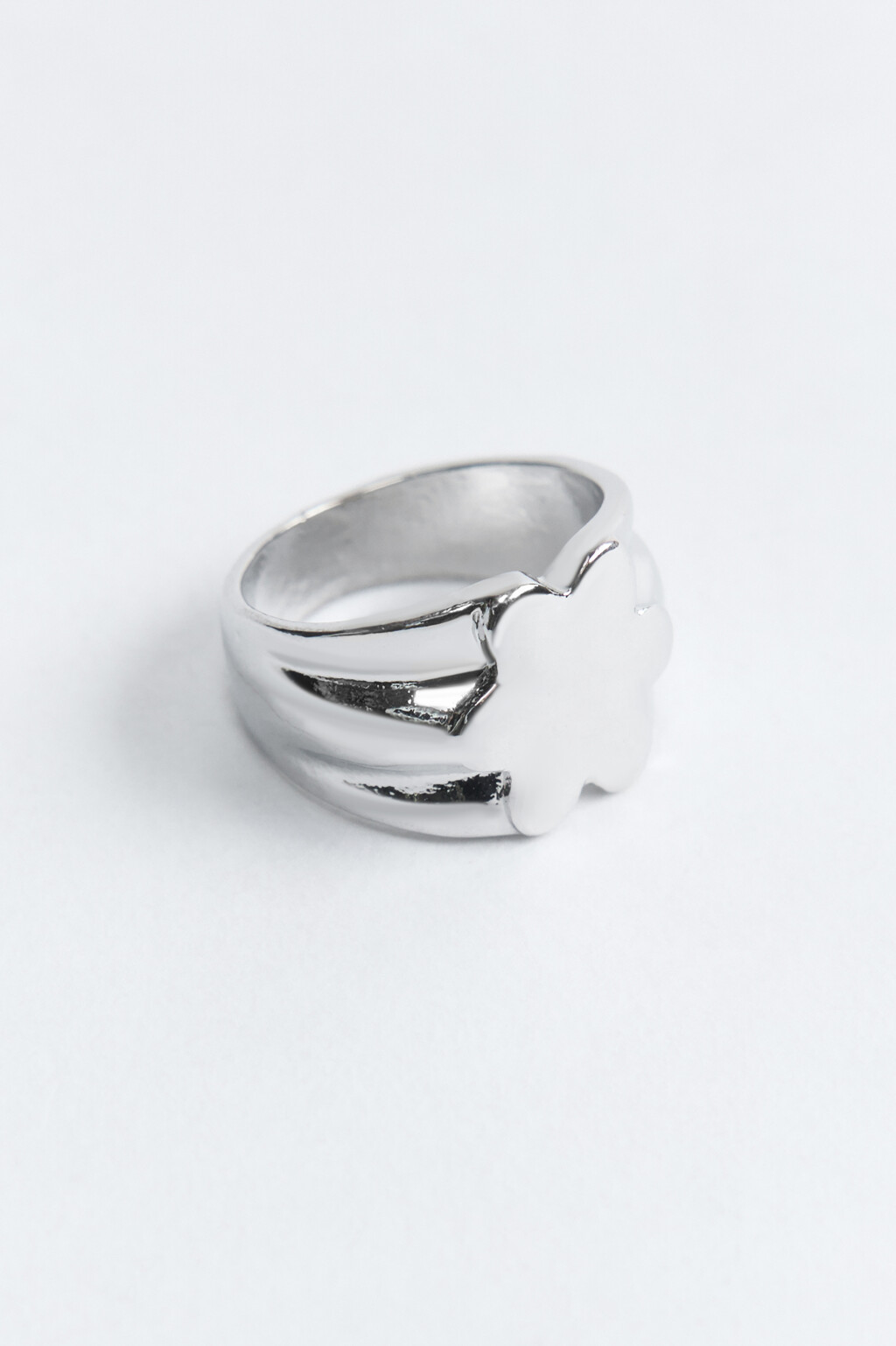 Кольцо серебристое с цветком - цвет серый - 2