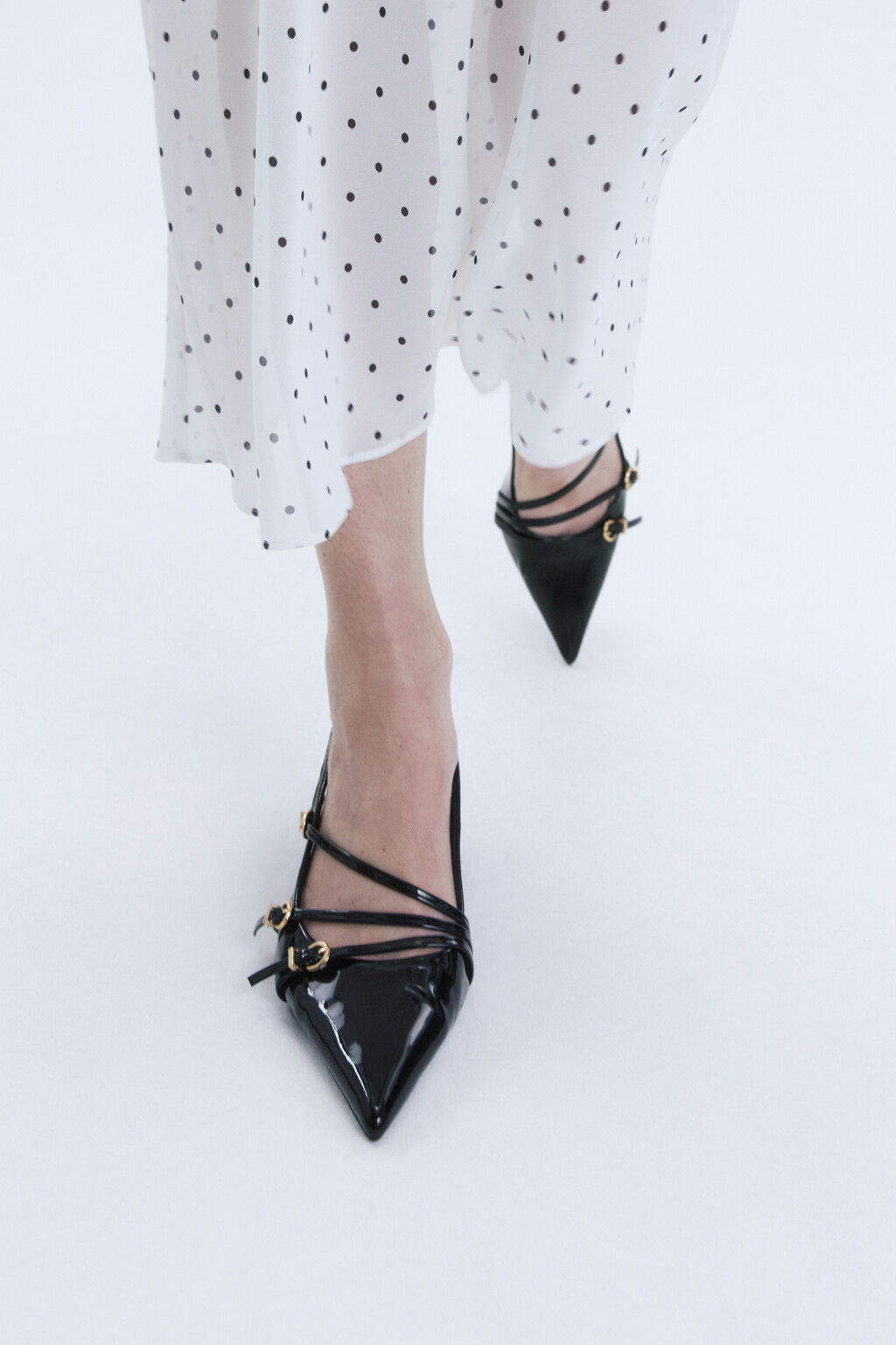 Туфли-слингбэки лакированные с ремешками - цвет черный - 6