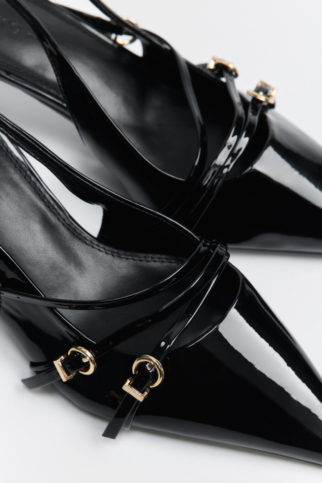 Туфли-слингбэки лакированные с ремешками - цвет черный - 5