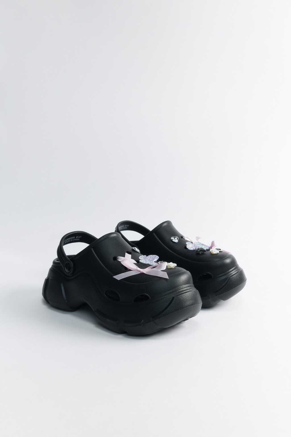 Сабо на платформе с ремешком и бантиками - цвет черный - 3