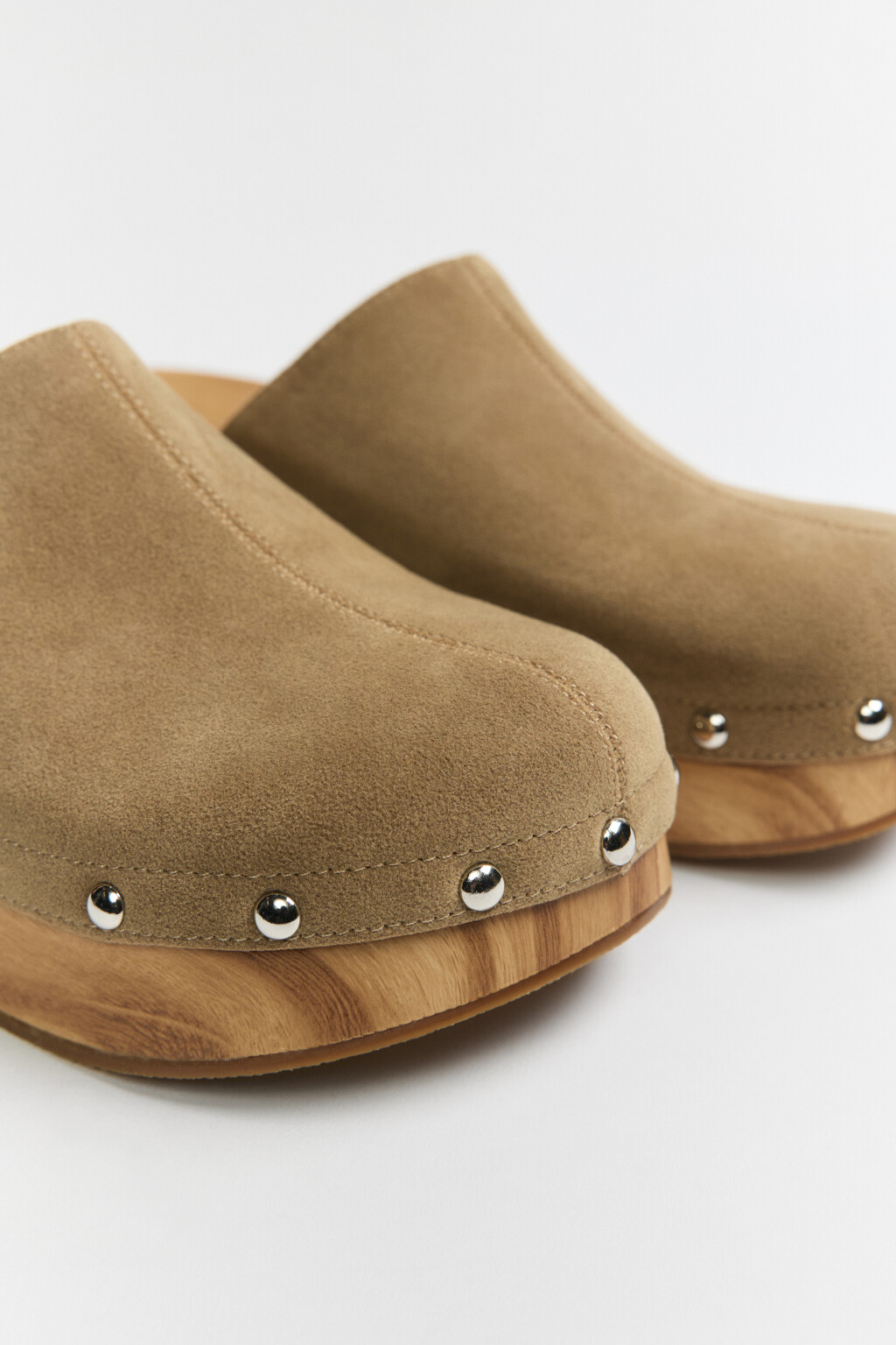 Сабо-клоги на платформе с заклепками - цвет бежевый - 7