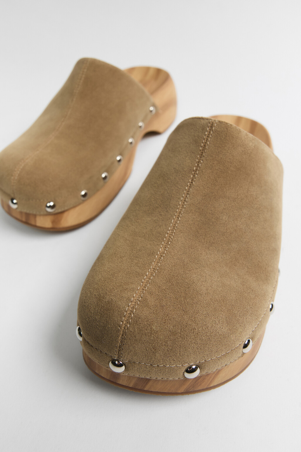 Сабо-клоги на платформе с заклепками - цвет бежевый - 9