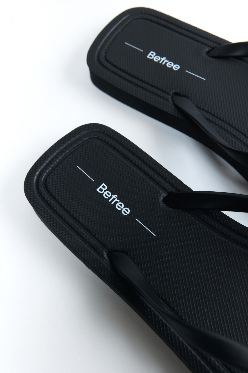 Сабо-вьетнамки на плоской подошве с перемычкой - цвет черный - 4