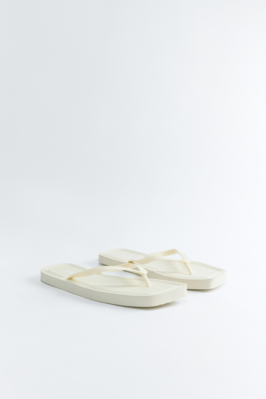 Сабо-вьетнамки на плоской подошве с перемычкой - цвет бежевый - 3