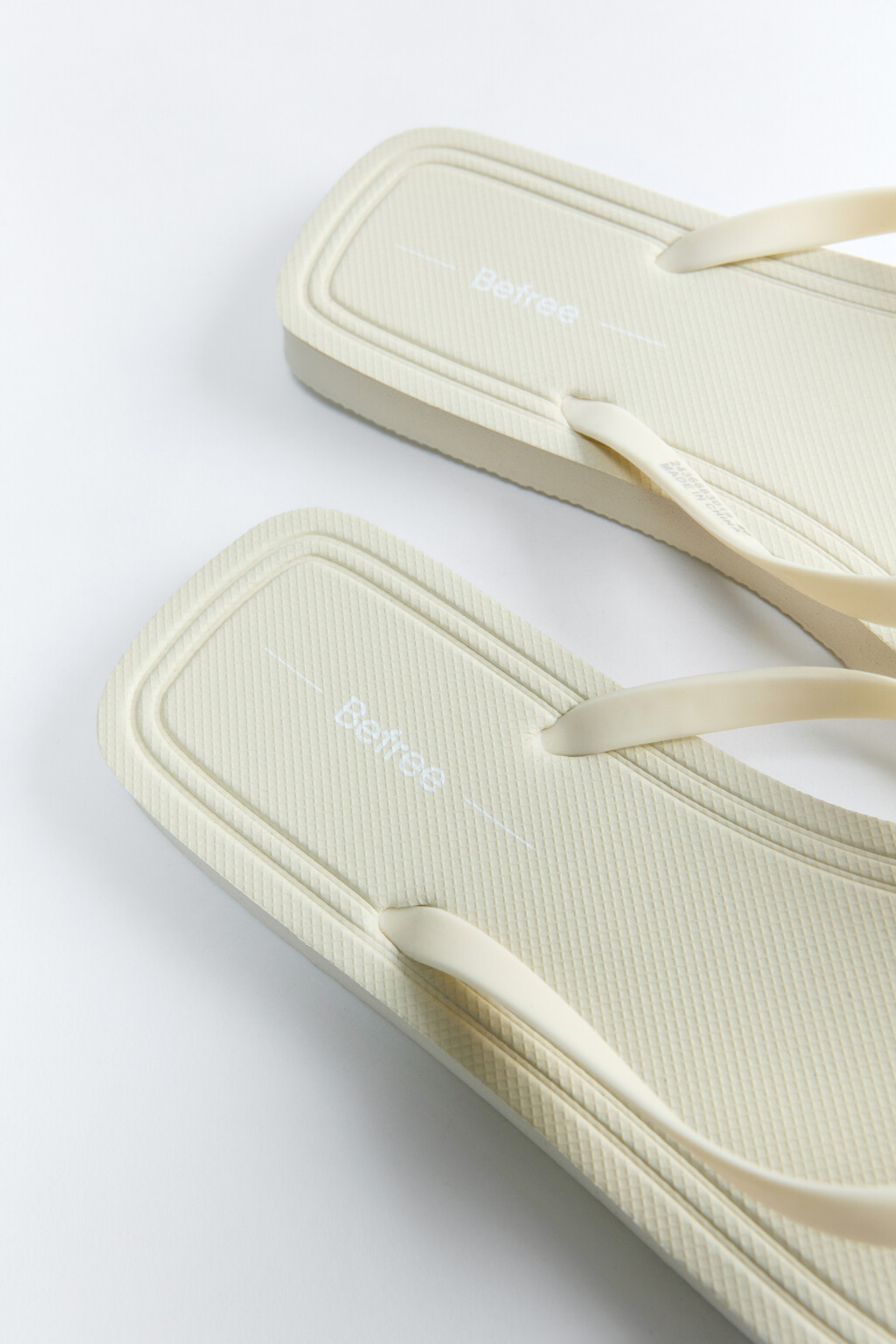 Сабо-вьетнамки на плоской подошве с перемычкой - цвет бежевый - 4